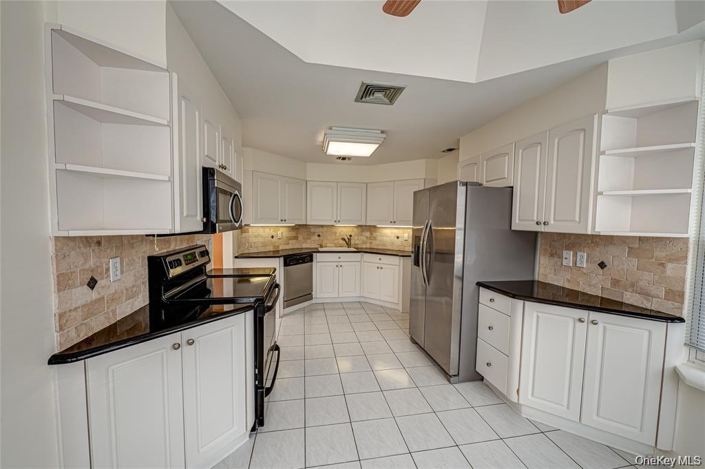 52 Admirals Drive E