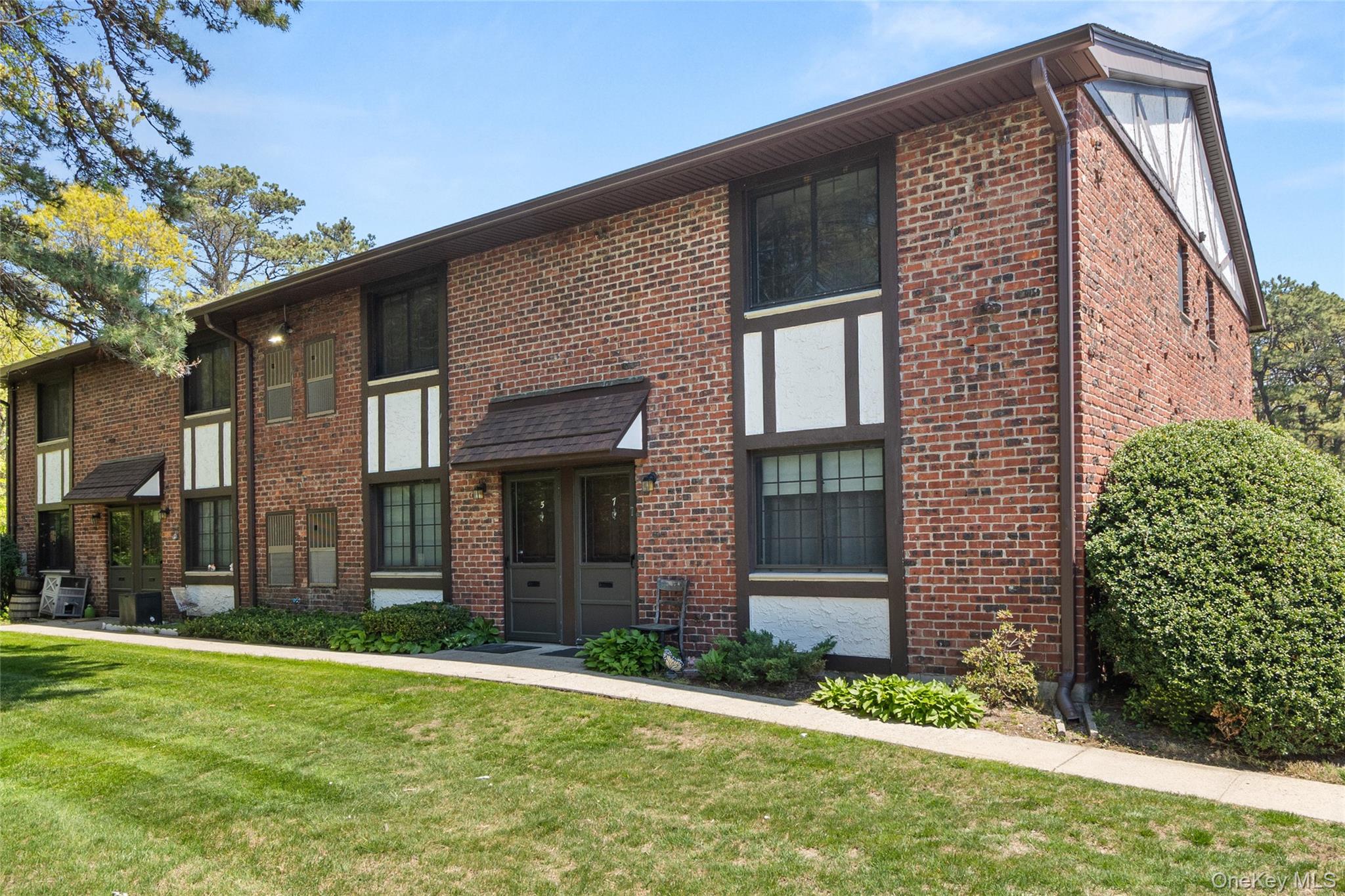 5 Pinebrook Place Unit: 5