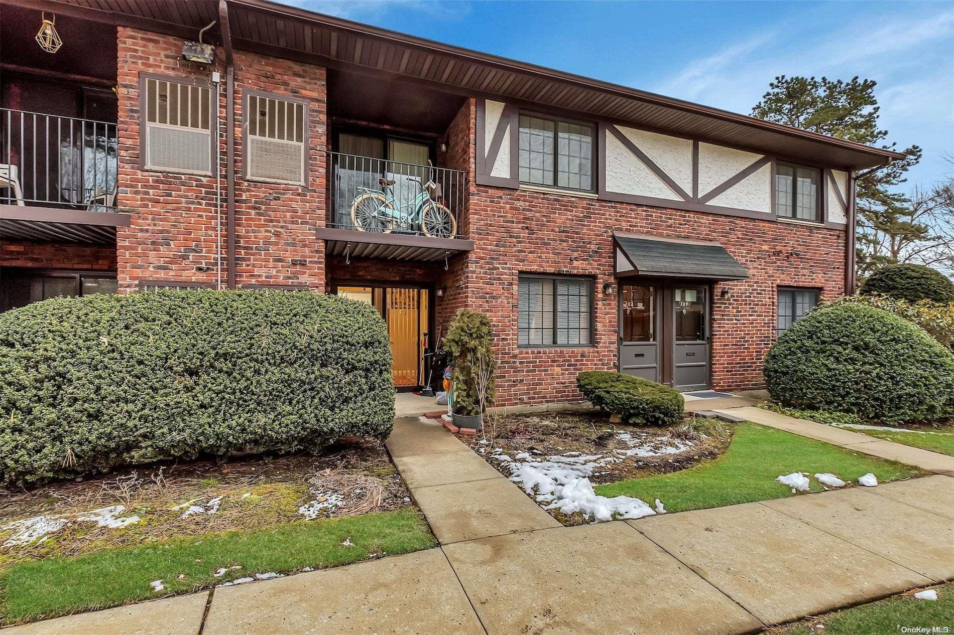 102 Pinebrook Place Unit: 102
