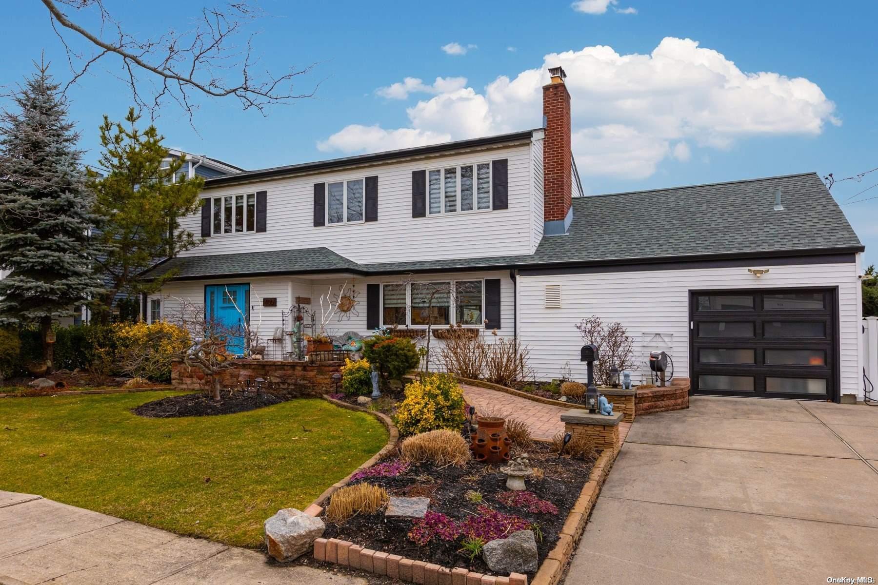 405 Little East Neck Road S