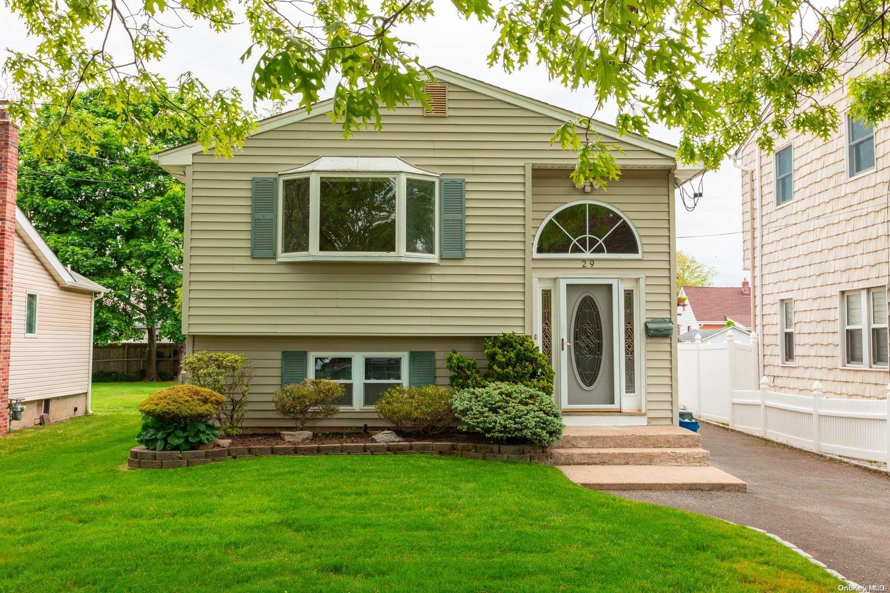 29 Woodbridge Court