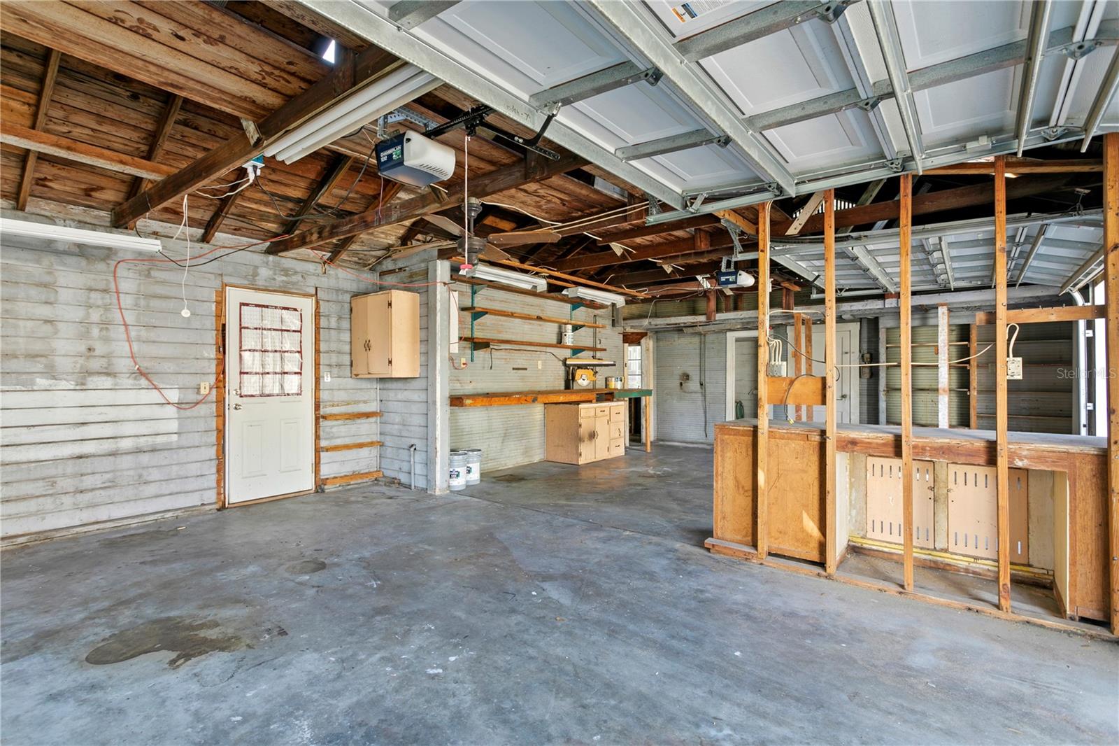 1045 17TH AVE N