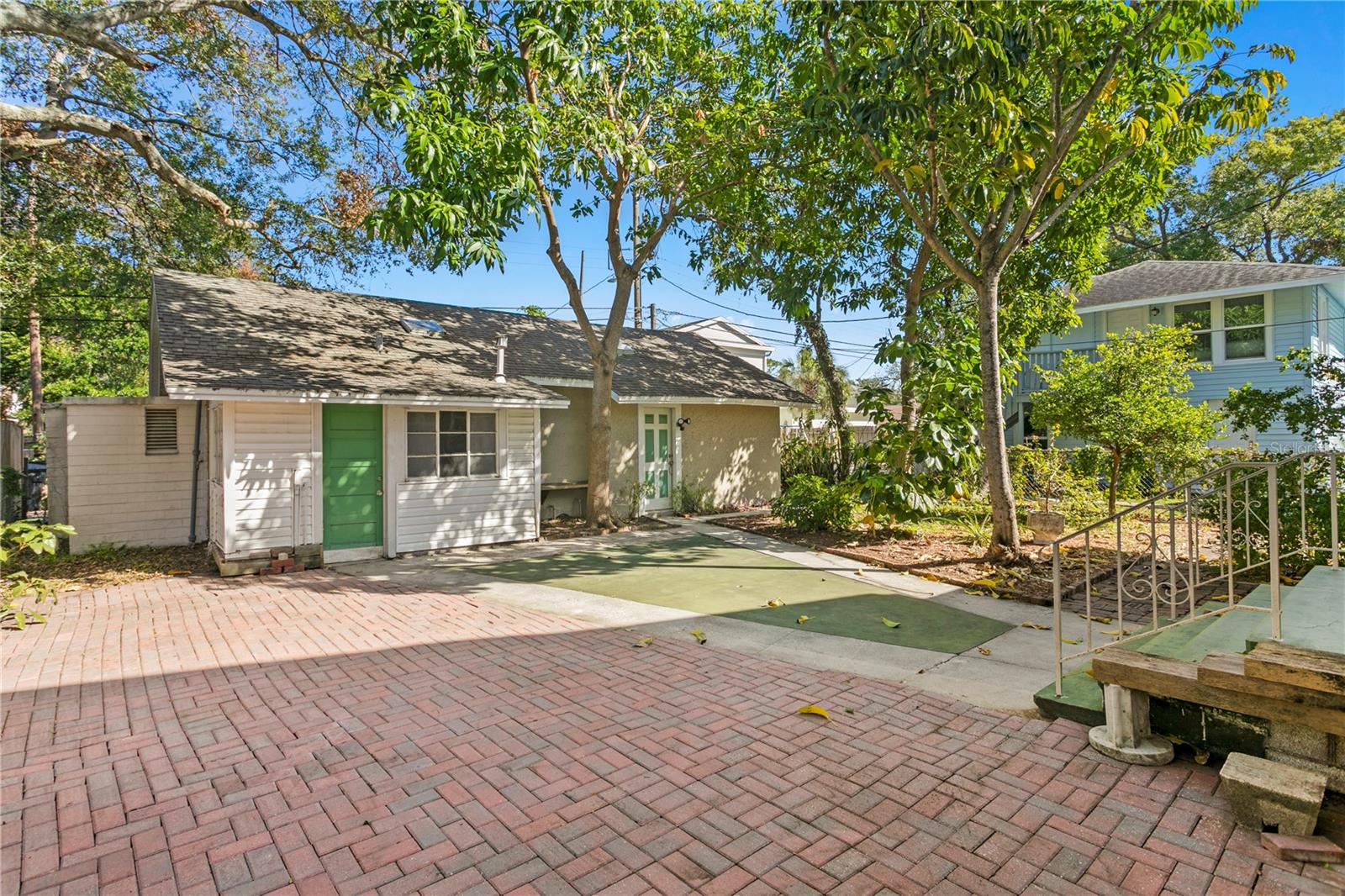 1045 17TH AVE N