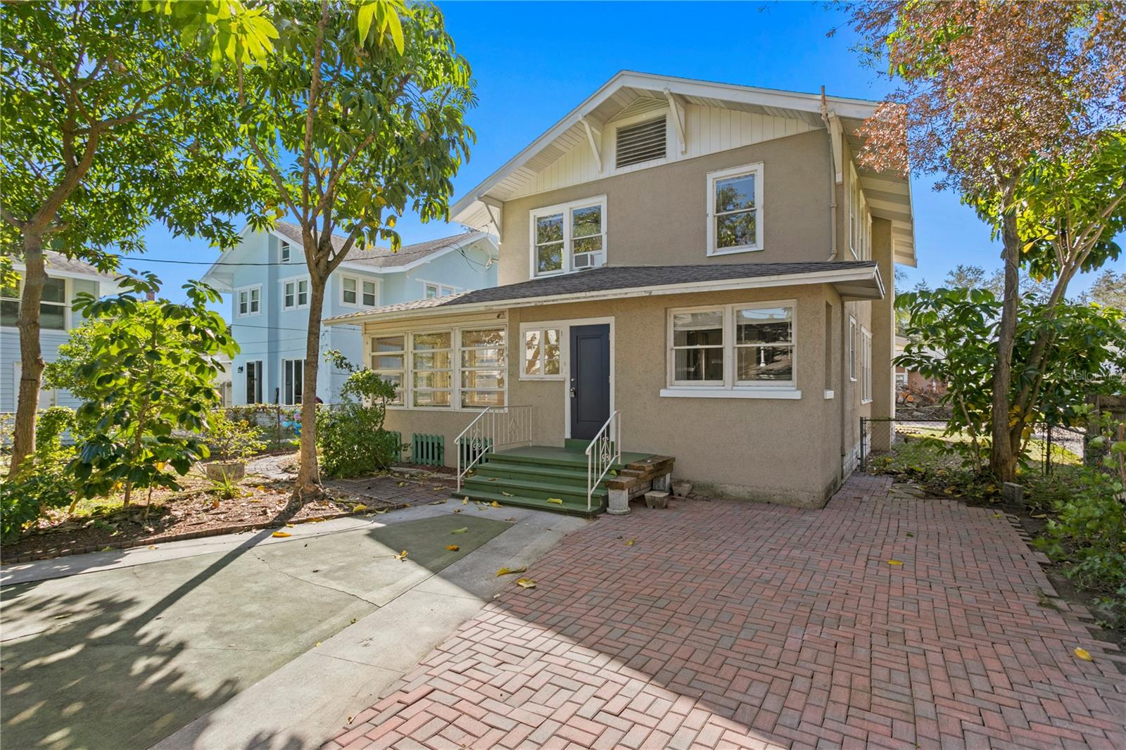 1045 17TH AVE N