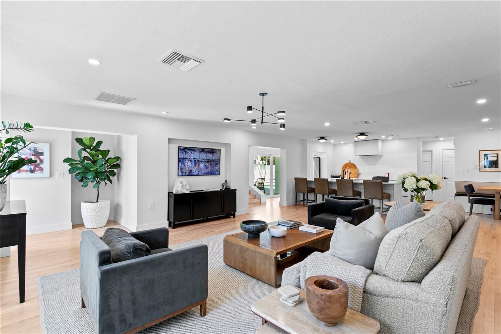 311 BELLEAIR DR NE