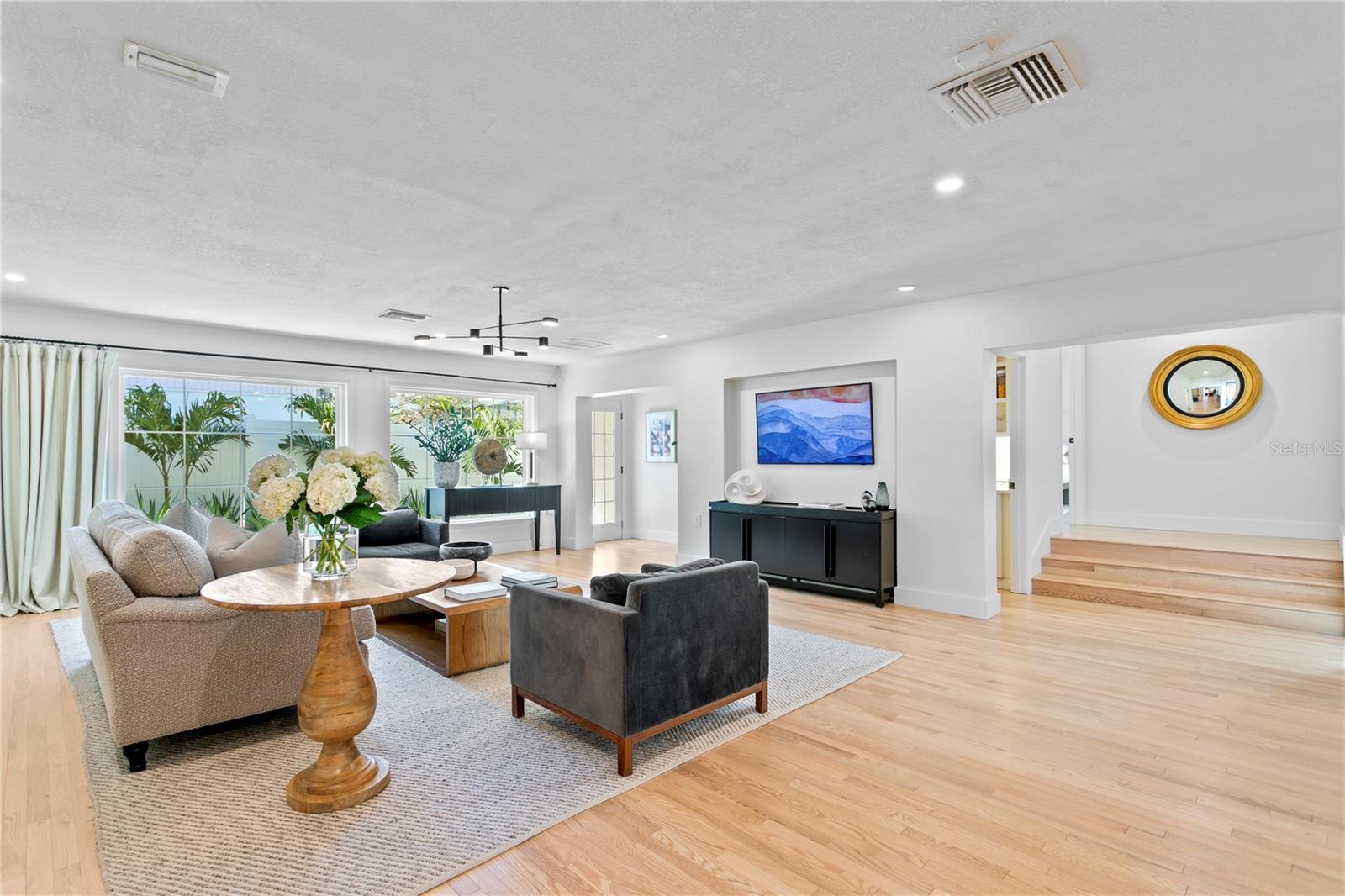 311 BELLEAIR DR NE
