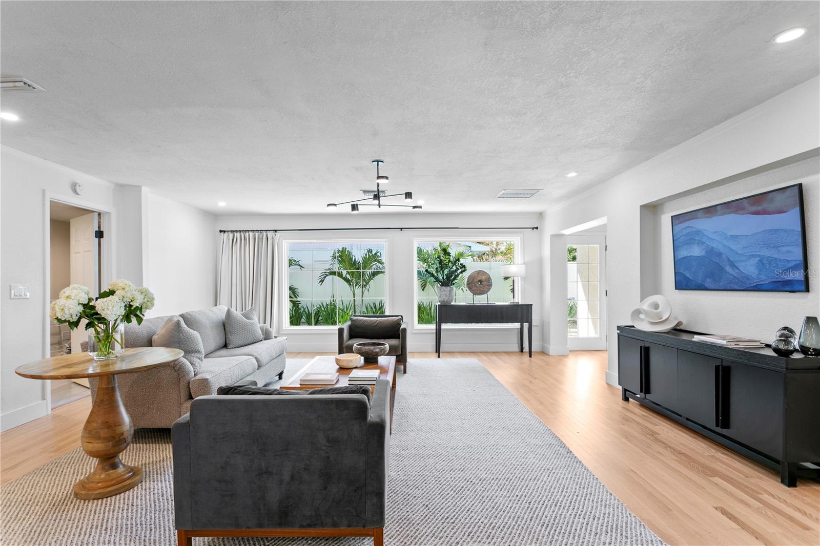 311 BELLEAIR DR NE