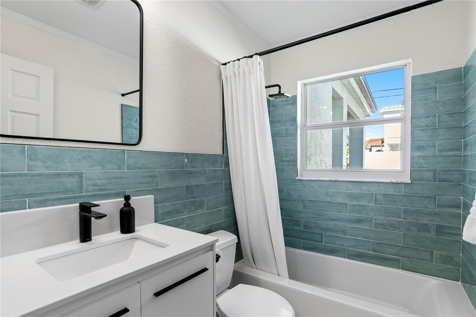 311 BELLEAIR DR NE