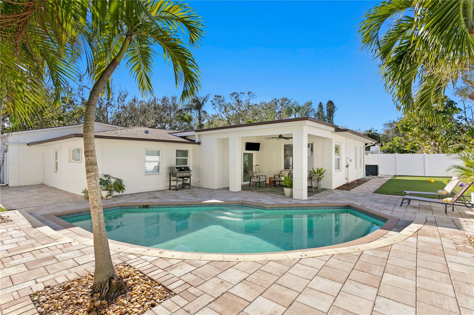 311 BELLEAIR DR NE