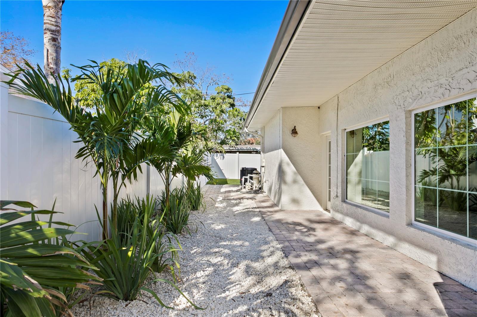 311 BELLEAIR DR NE