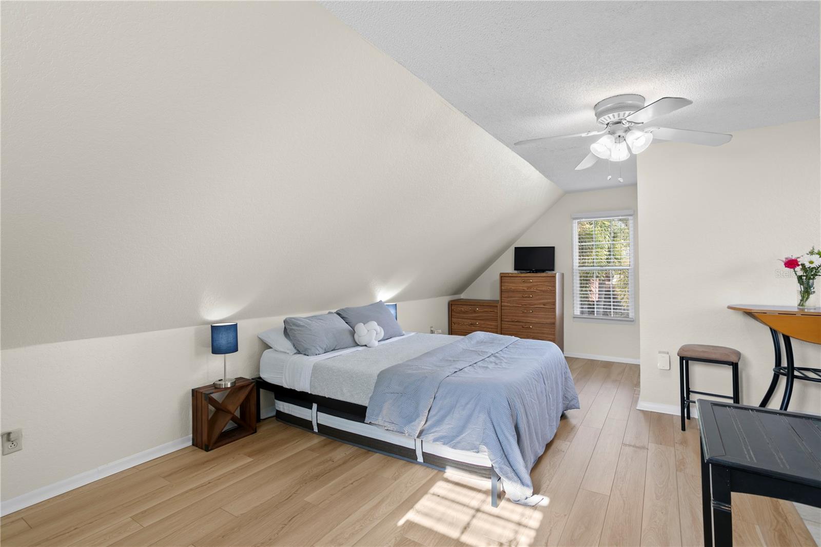 126 14TH AVE NE