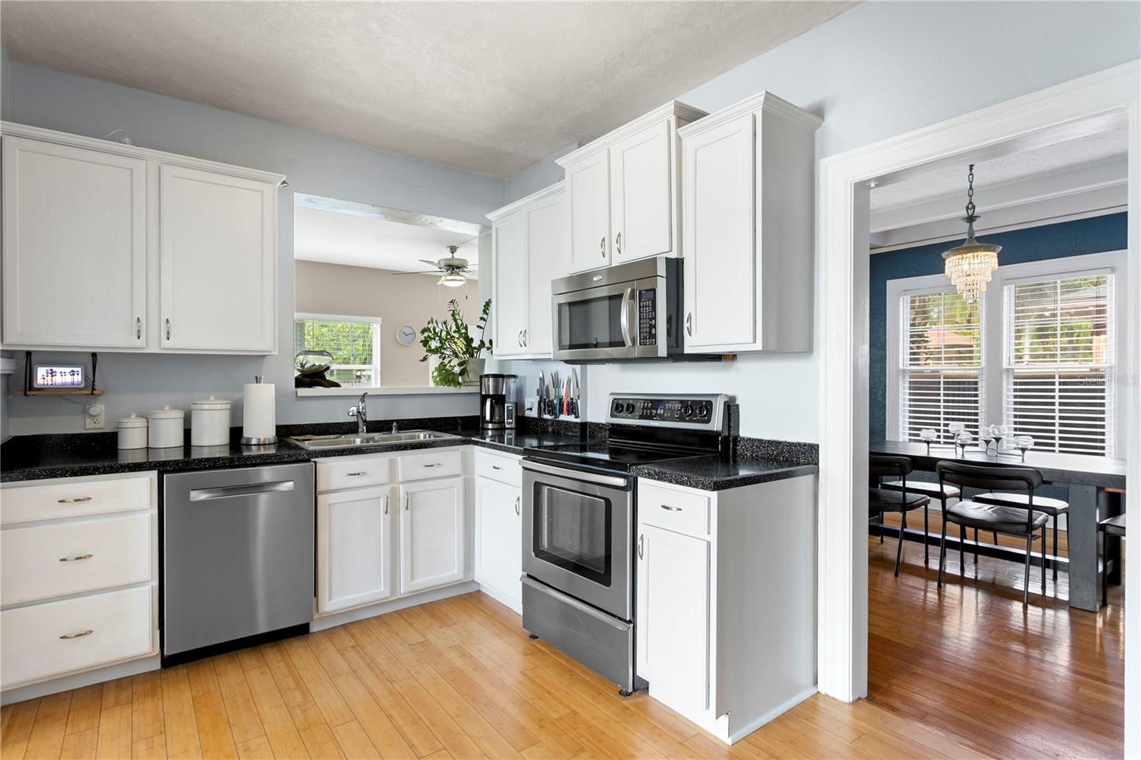 126 14TH AVE NE