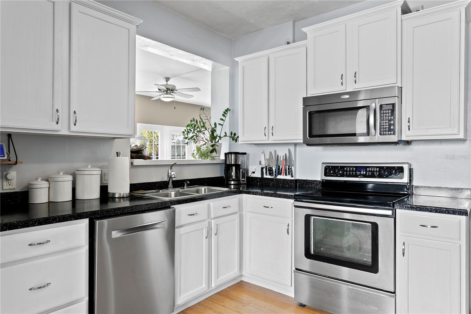 126 14TH AVE NE