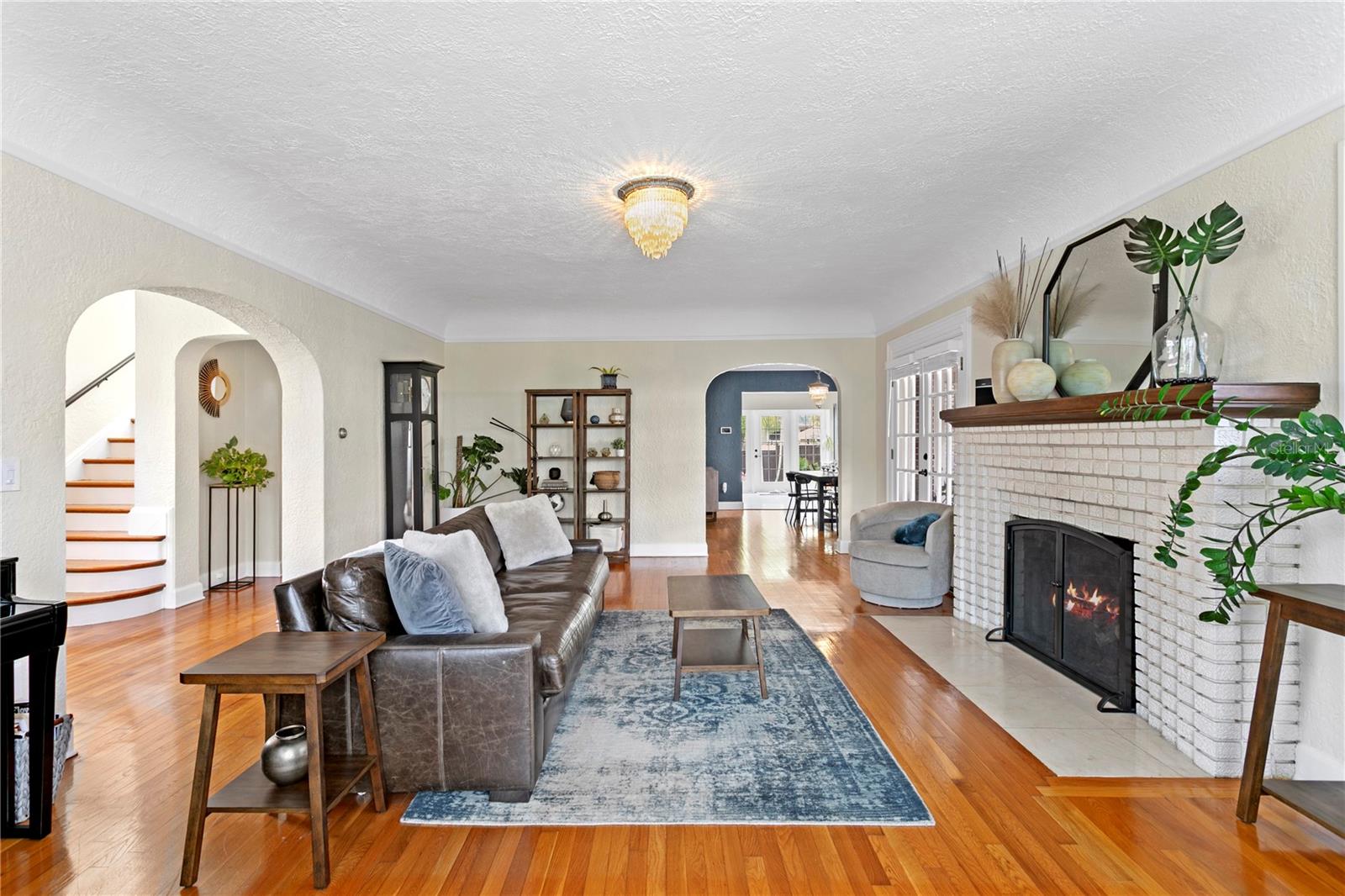126 14TH AVE NE