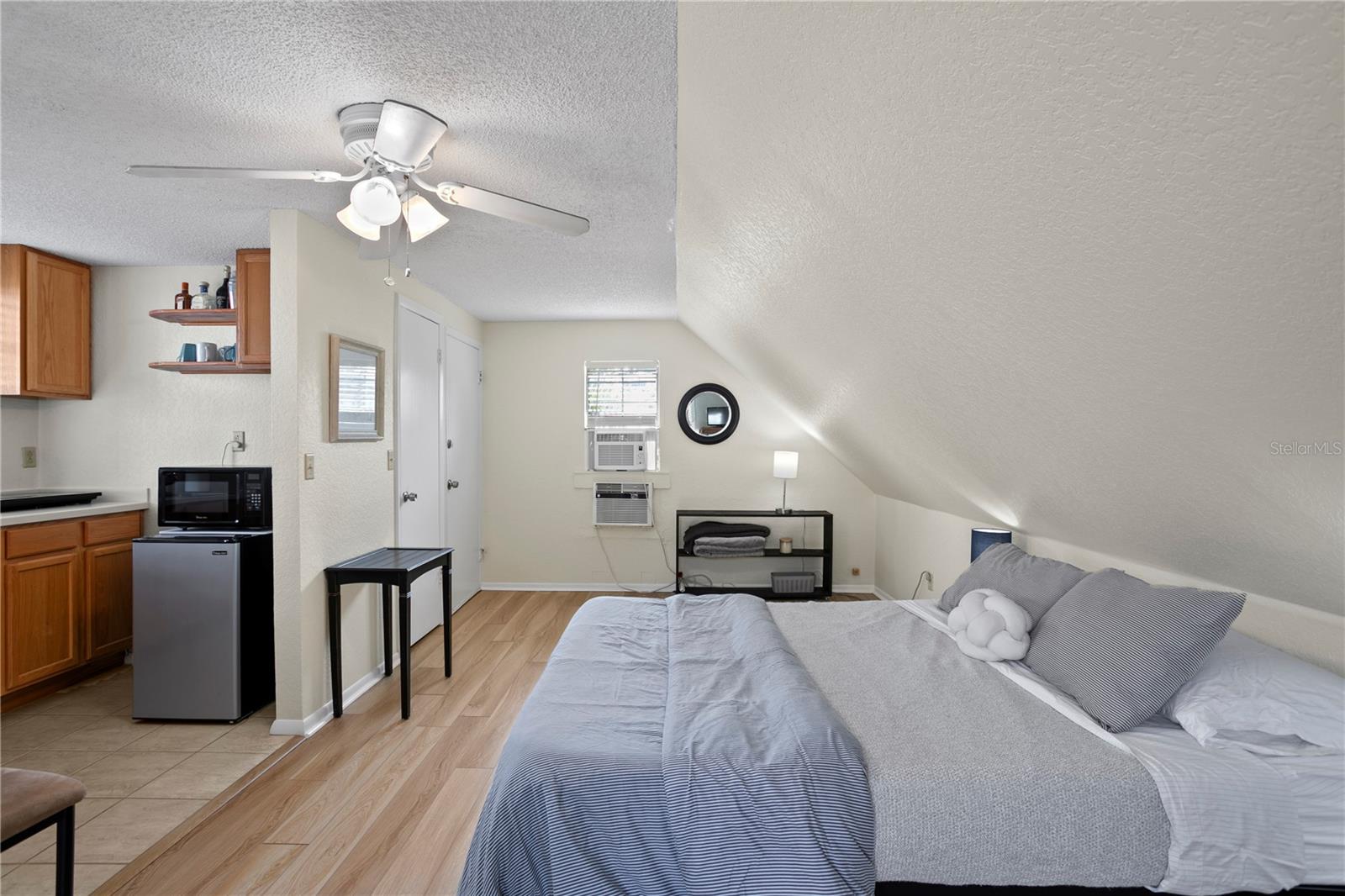 126 14TH AVE NE