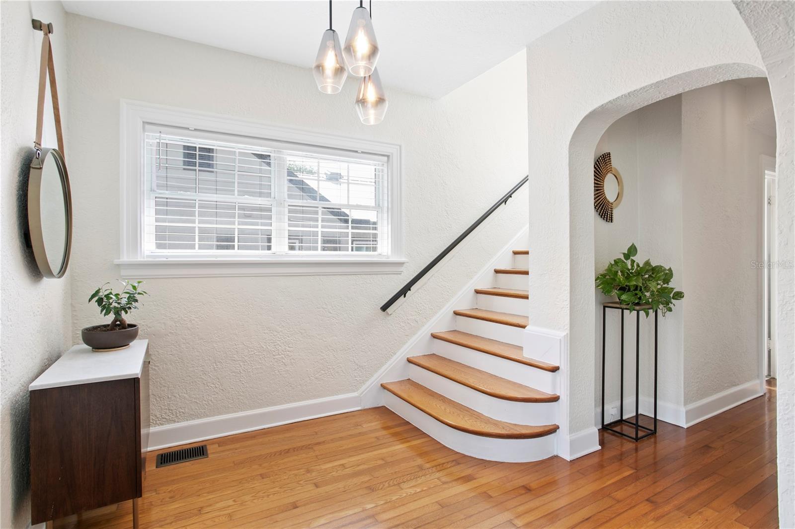 126 14TH AVE NE