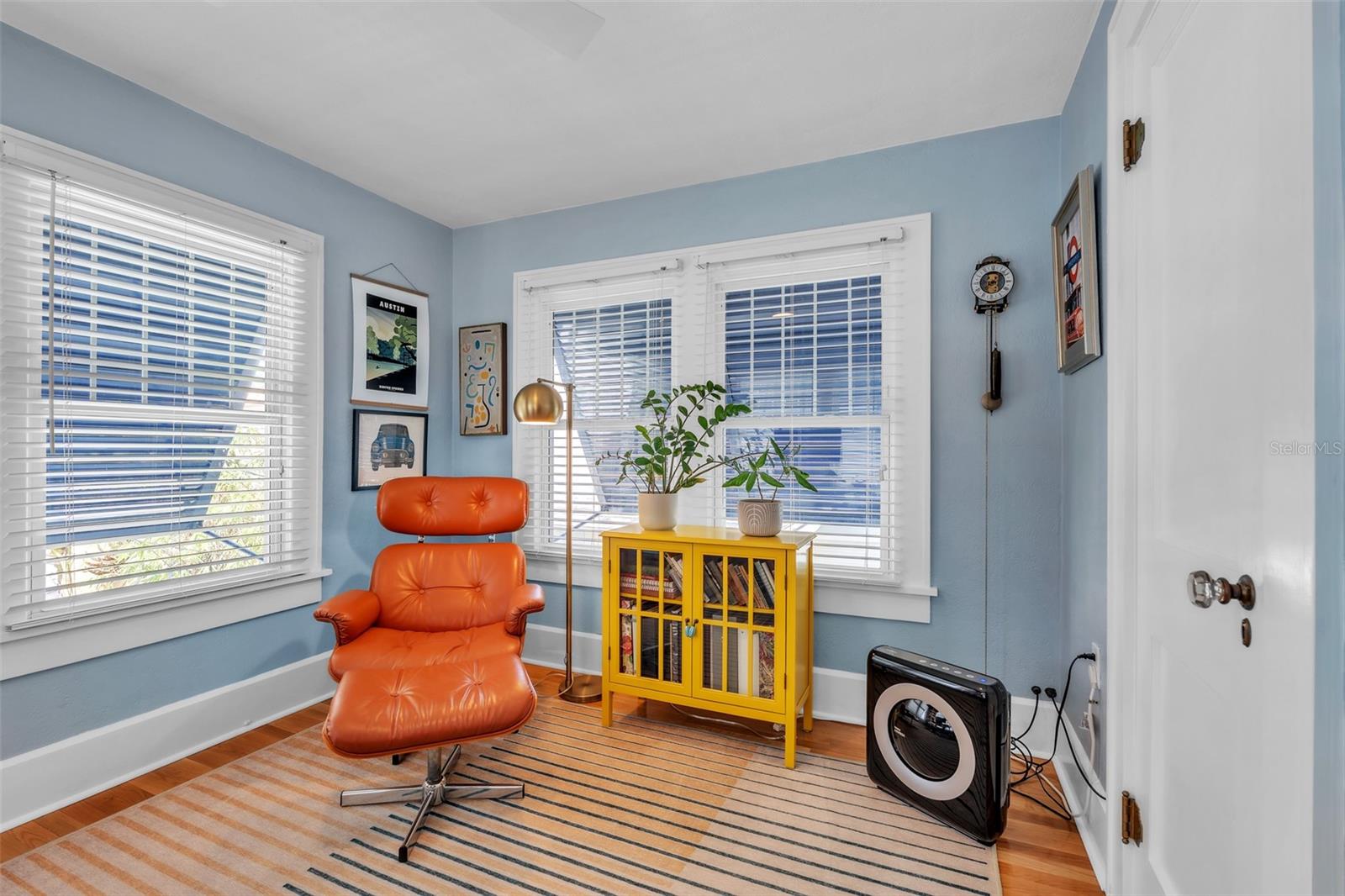 221 13TH AVE NE