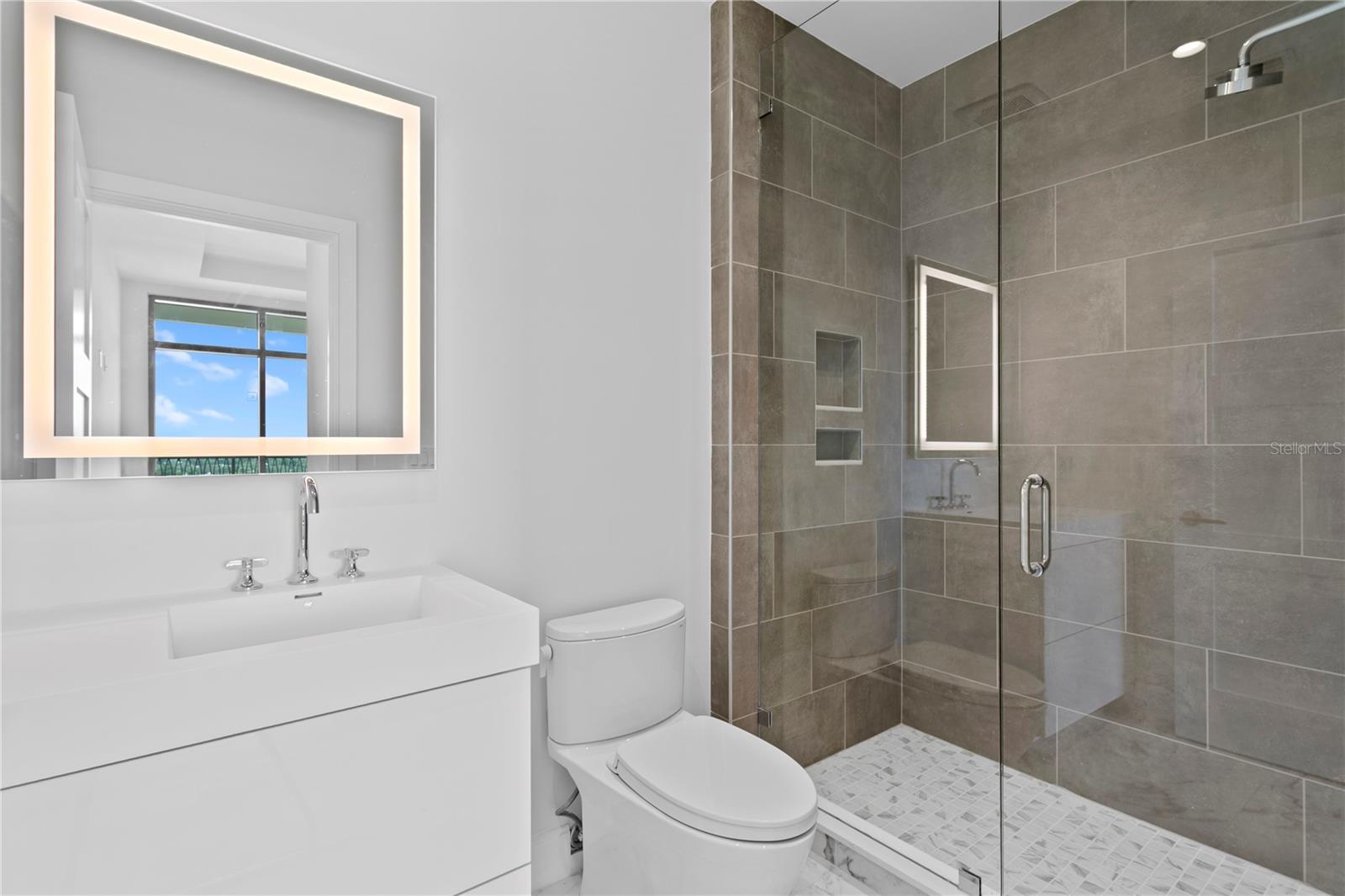 126 4TH AVE NE #1201