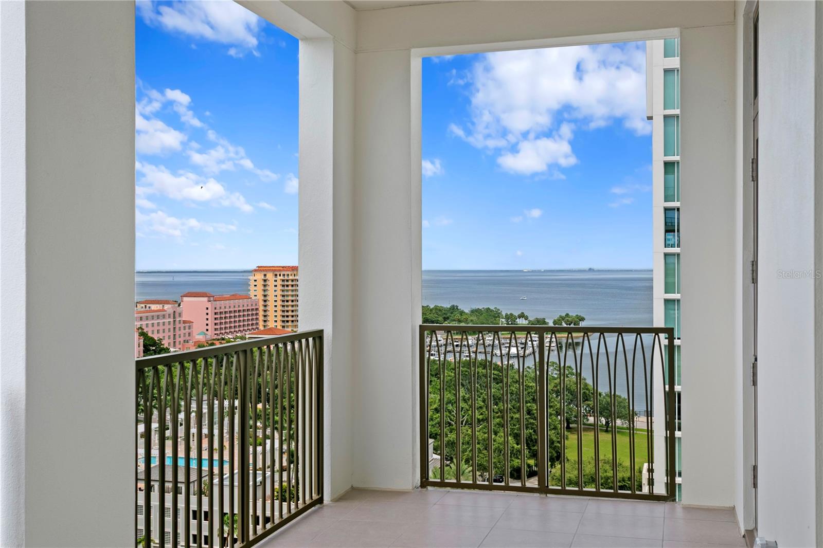 126 4TH AVE NE #1201