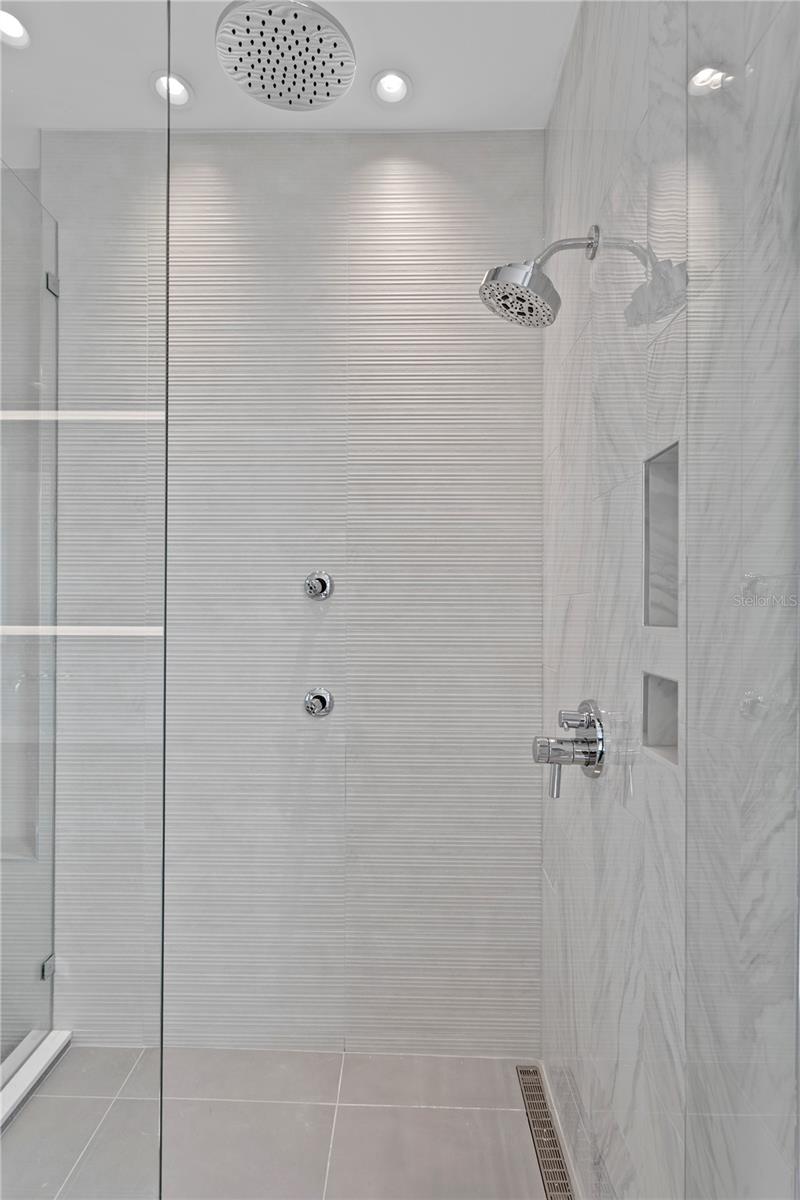 126 4TH AVE NE #1201