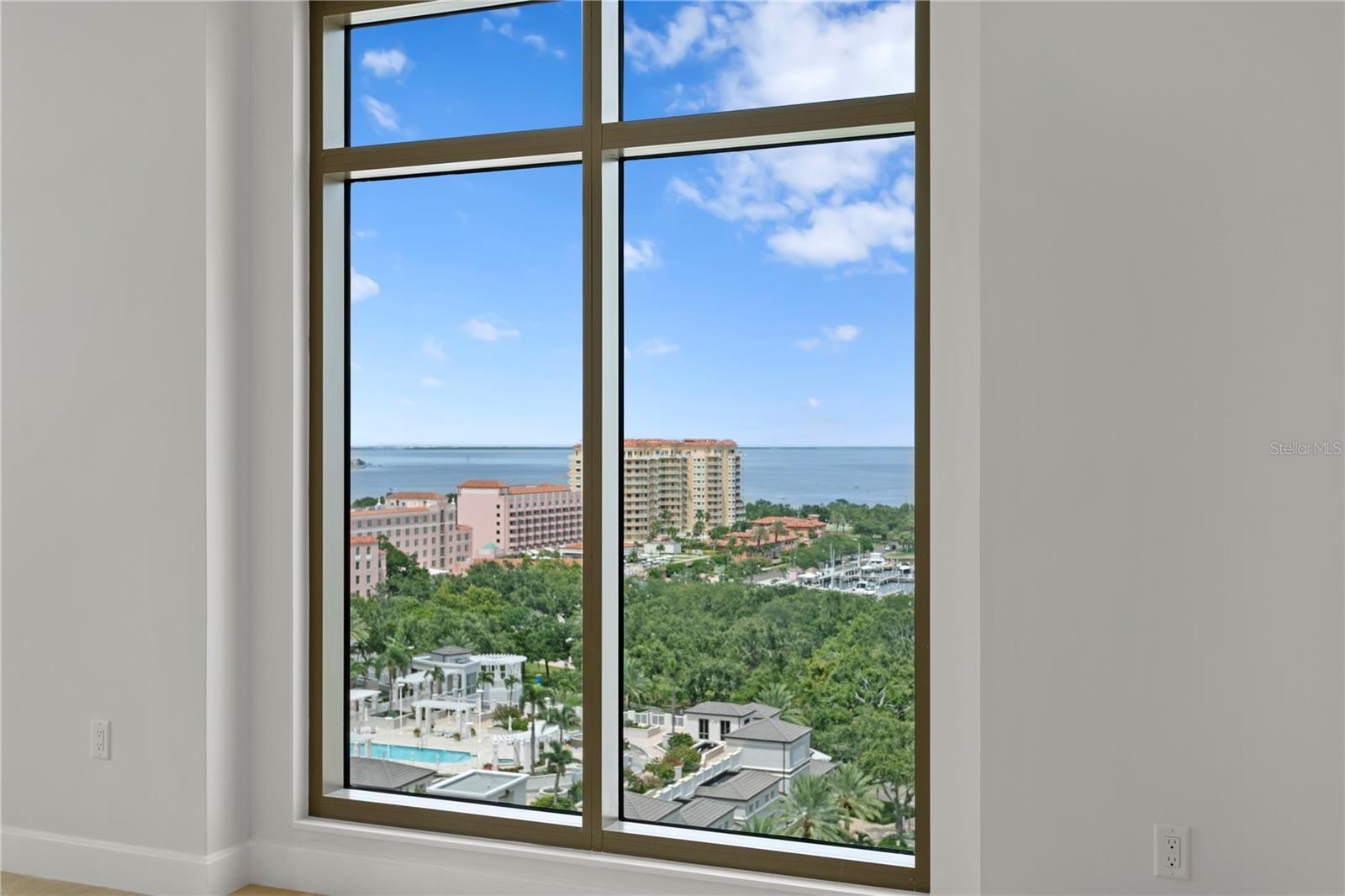 126 4TH AVE NE #1201