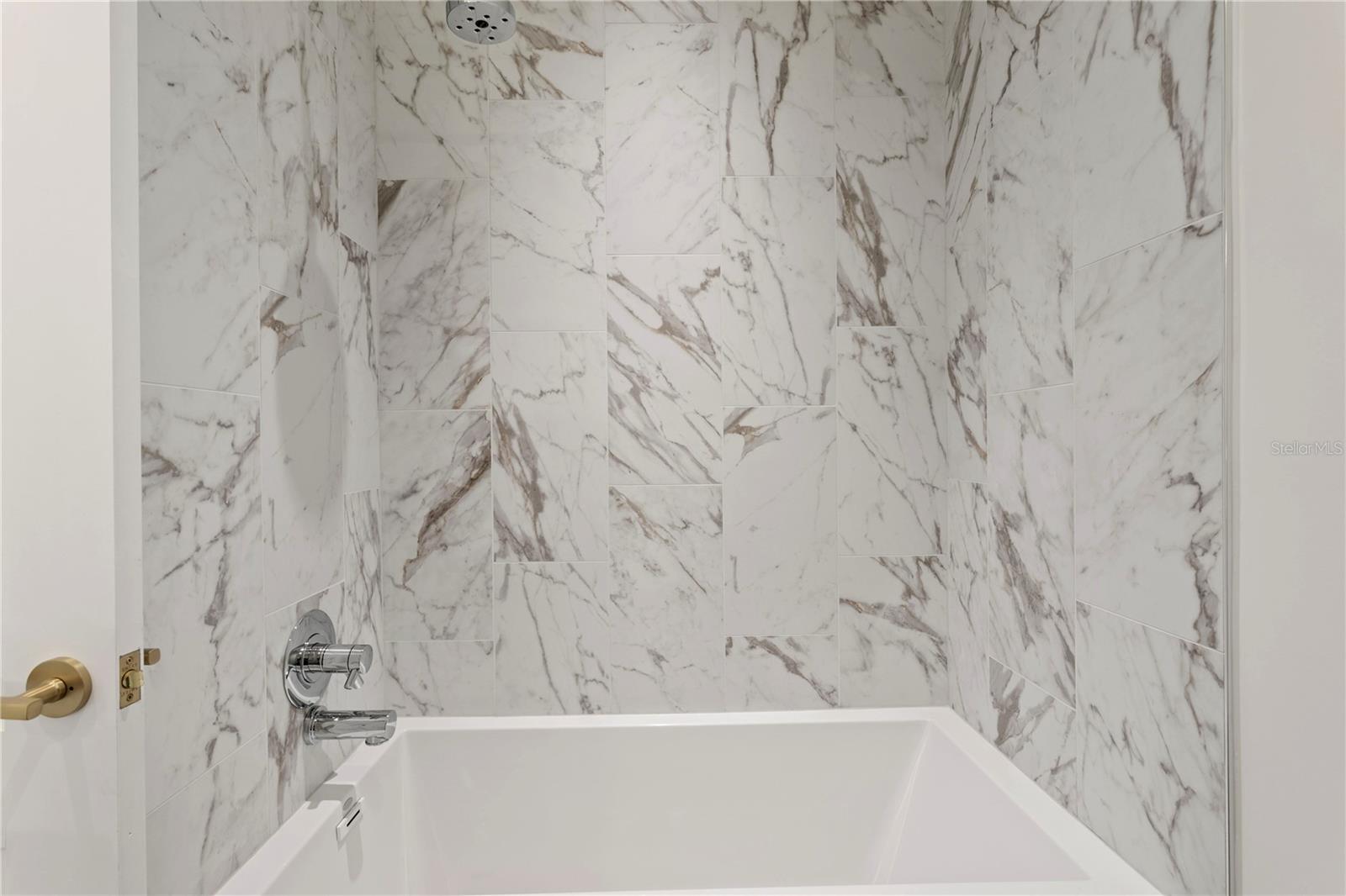 126 4TH AVE NE #1201