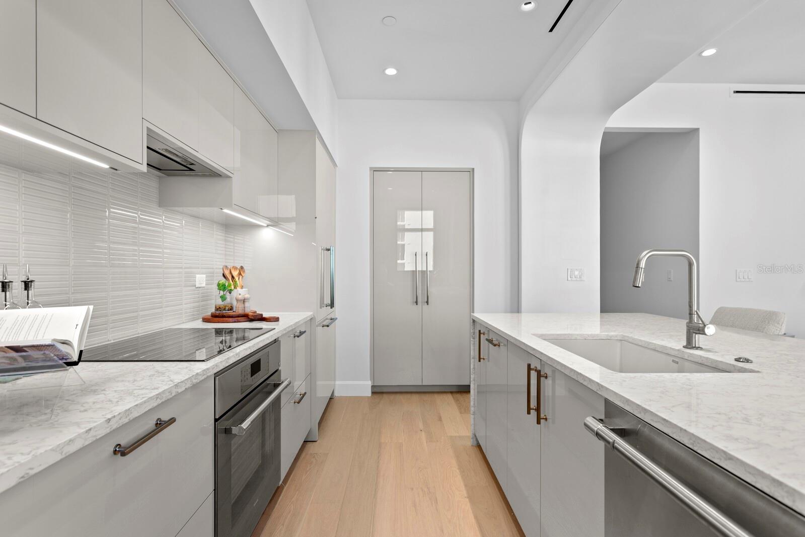 126 4TH AVE NE #1201