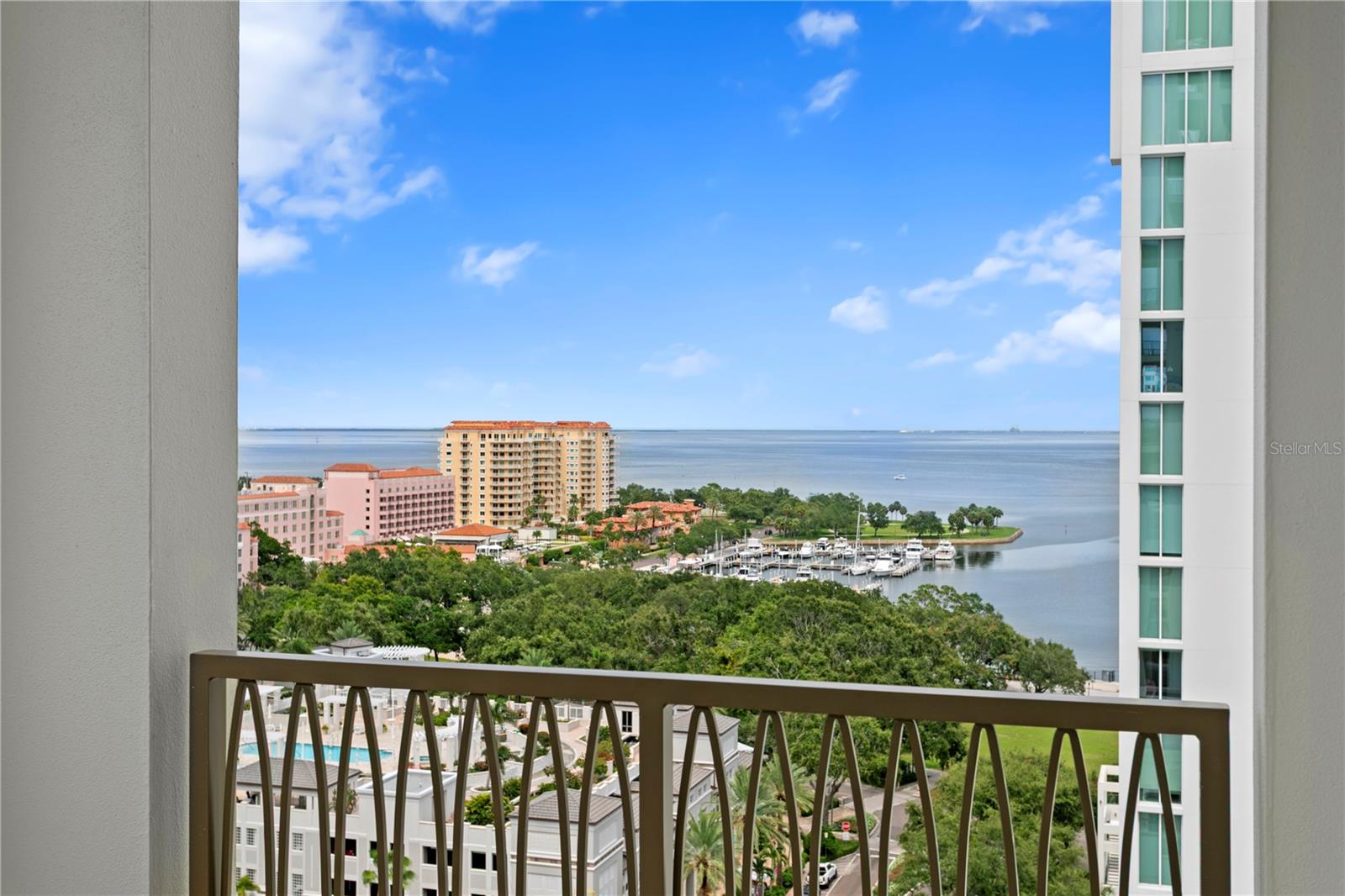 126 4TH AVE NE #1201