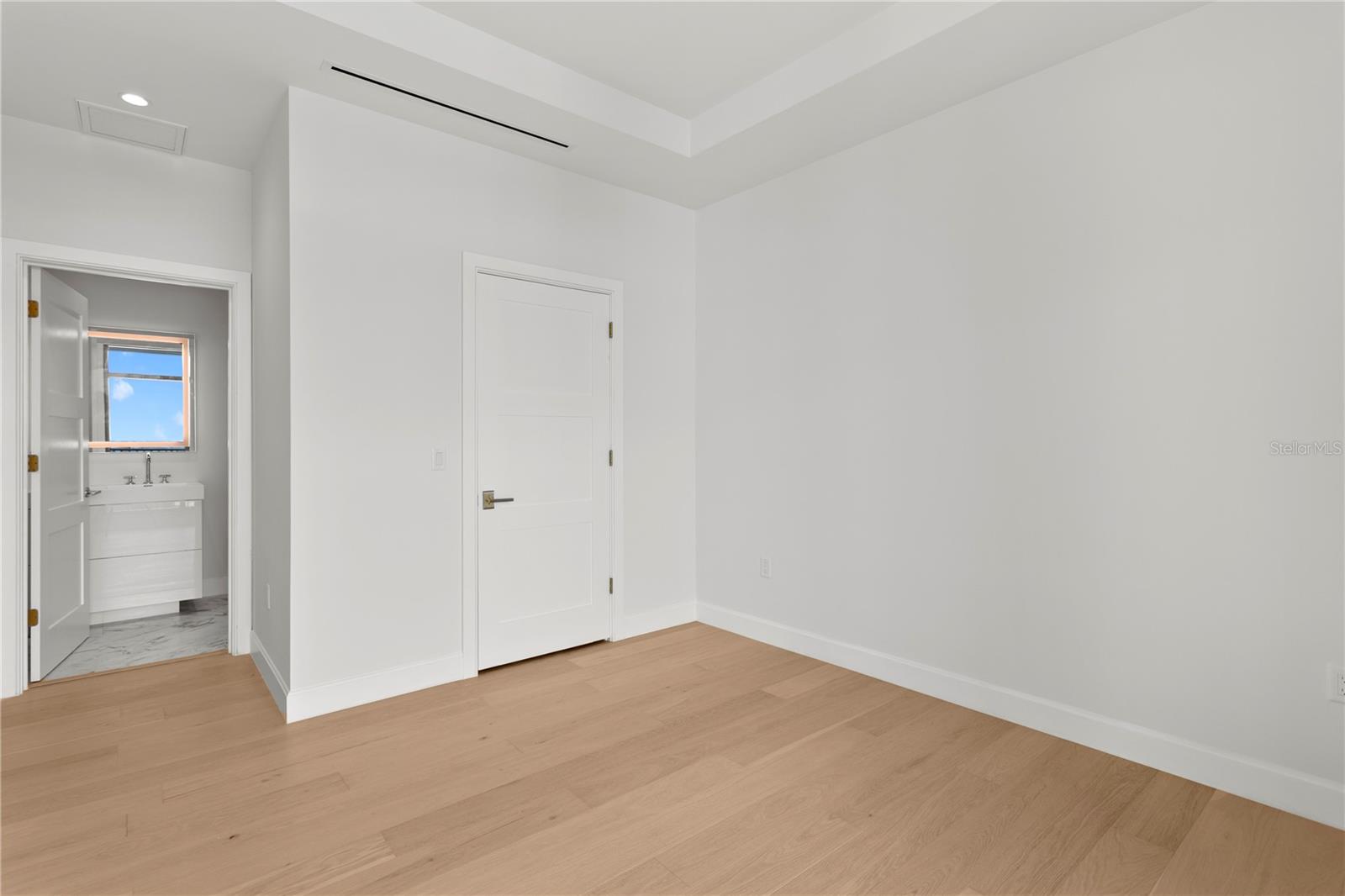 126 4TH AVE NE #1201