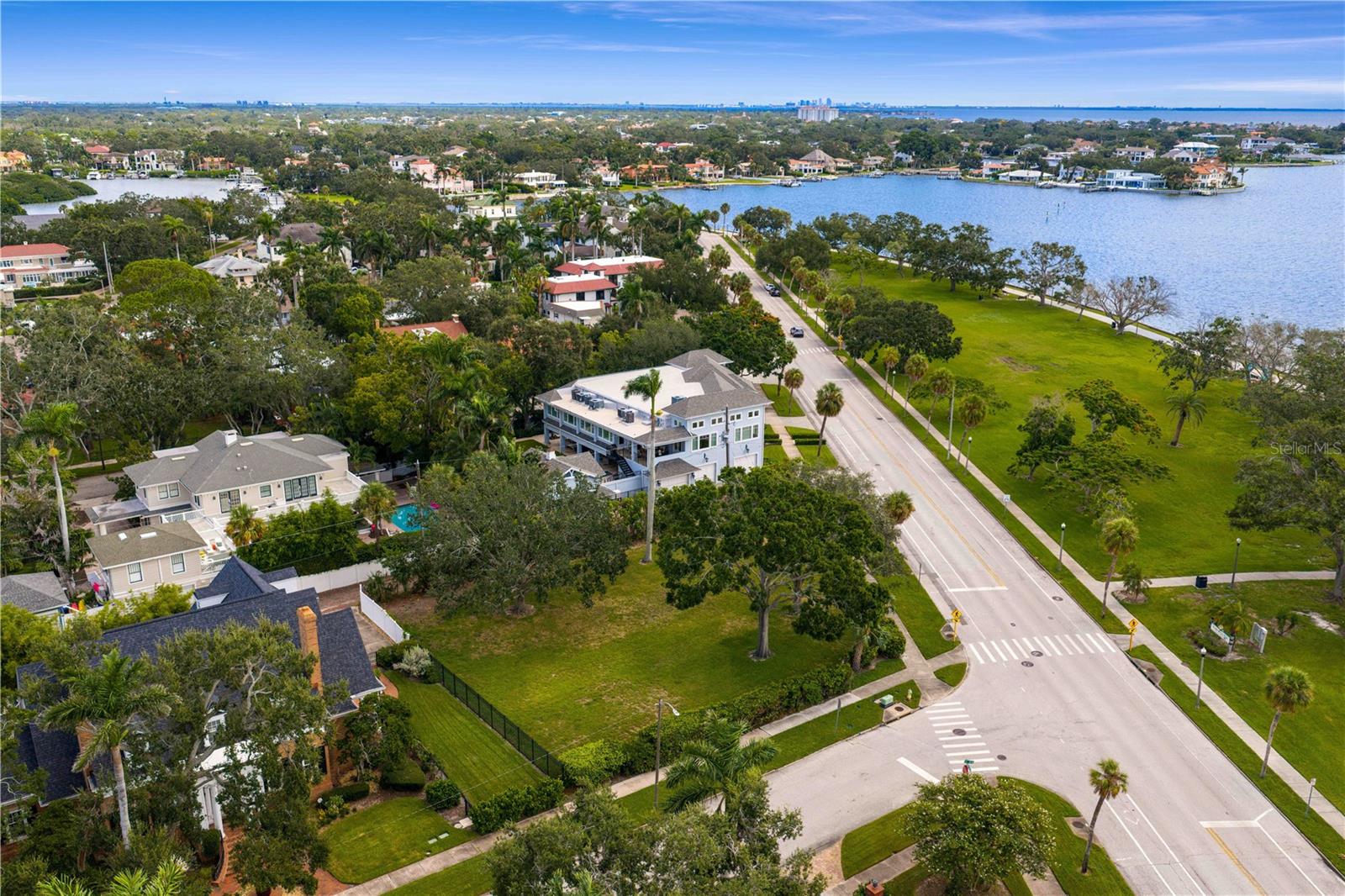 1500 N SHORE DR NE