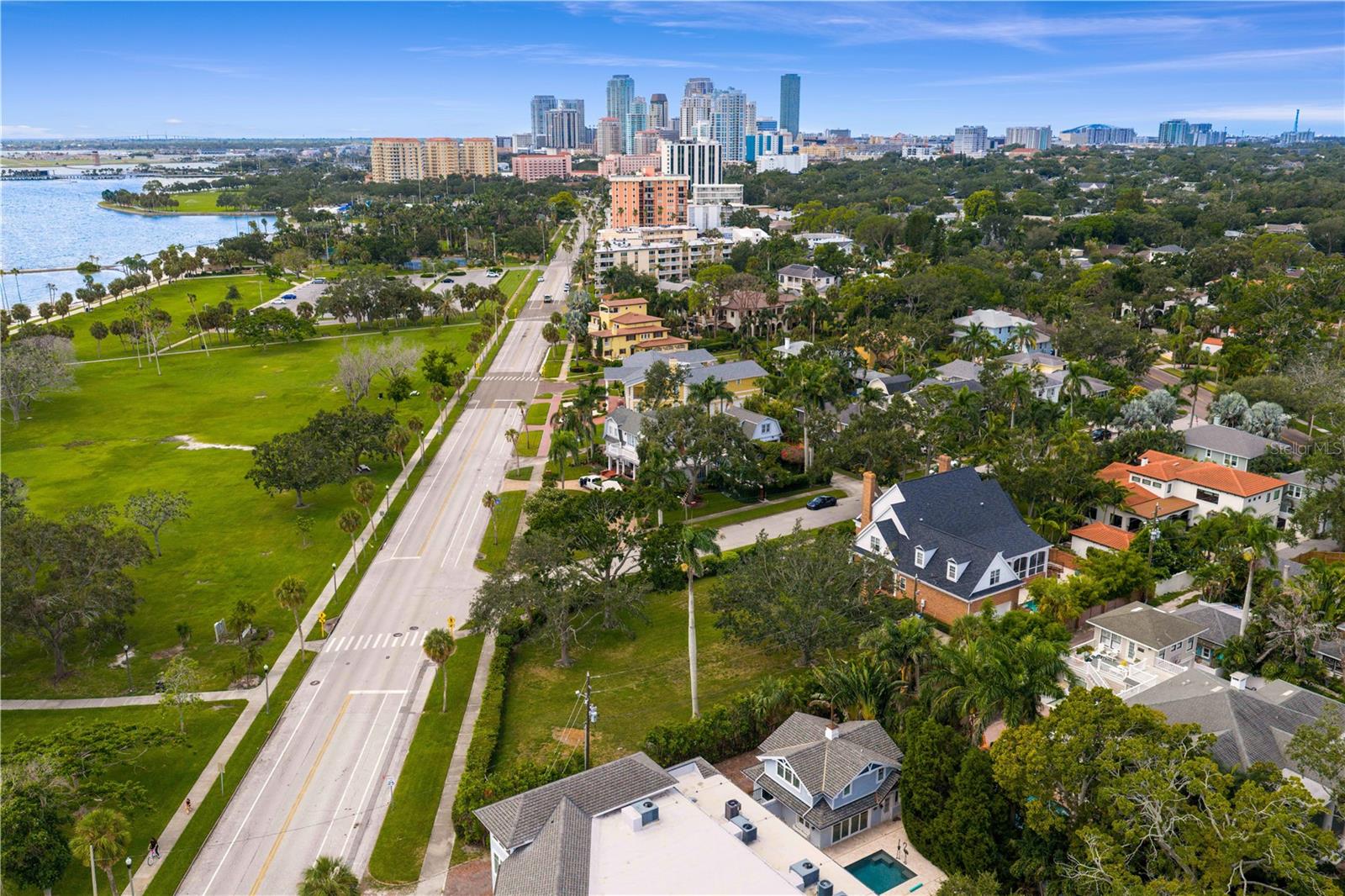 1500 N SHORE DR NE