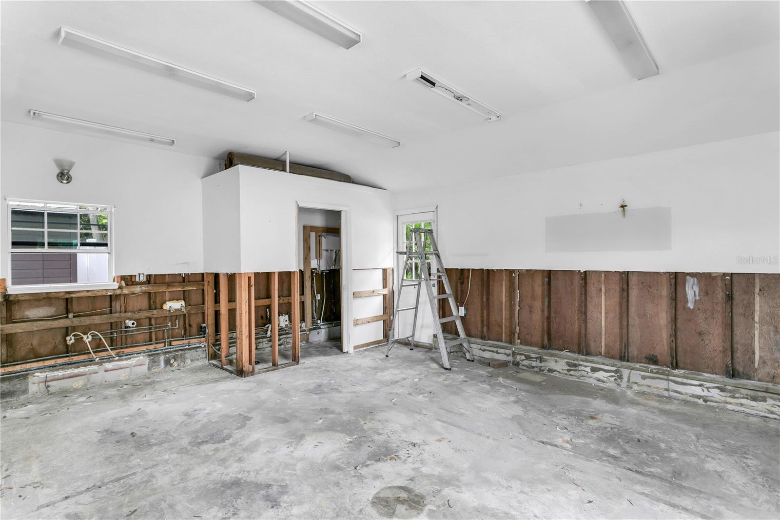 3650 BAYSHORE BLVD NE