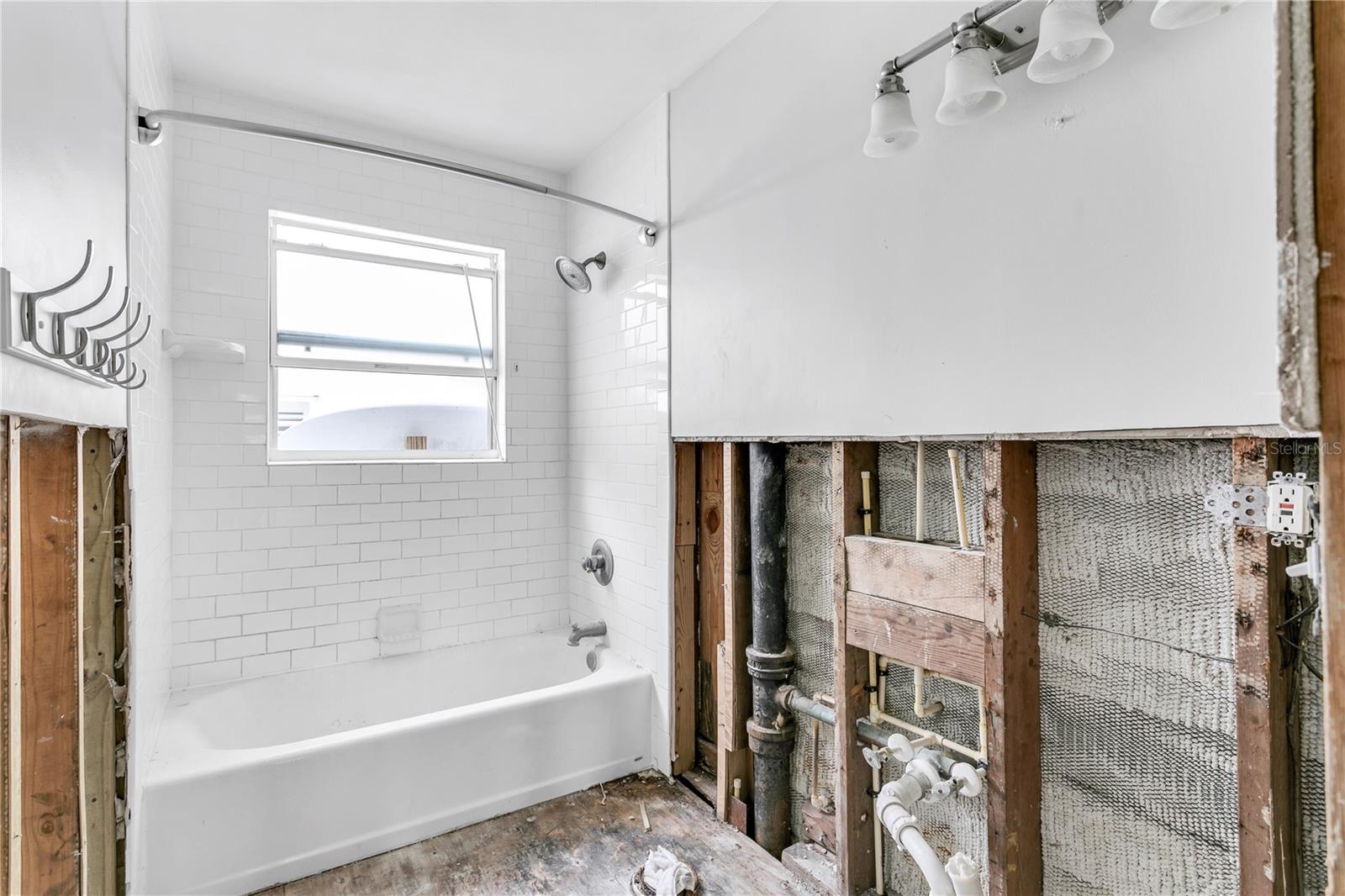 3650 BAYSHORE BLVD NE