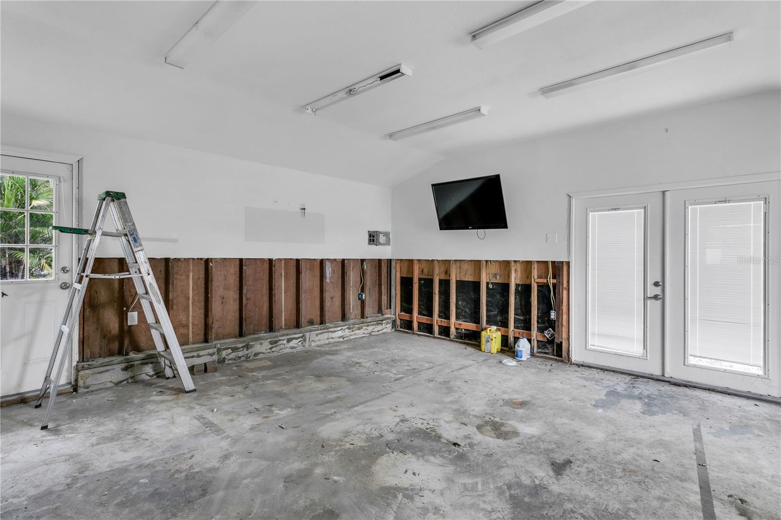 3650 BAYSHORE BLVD NE