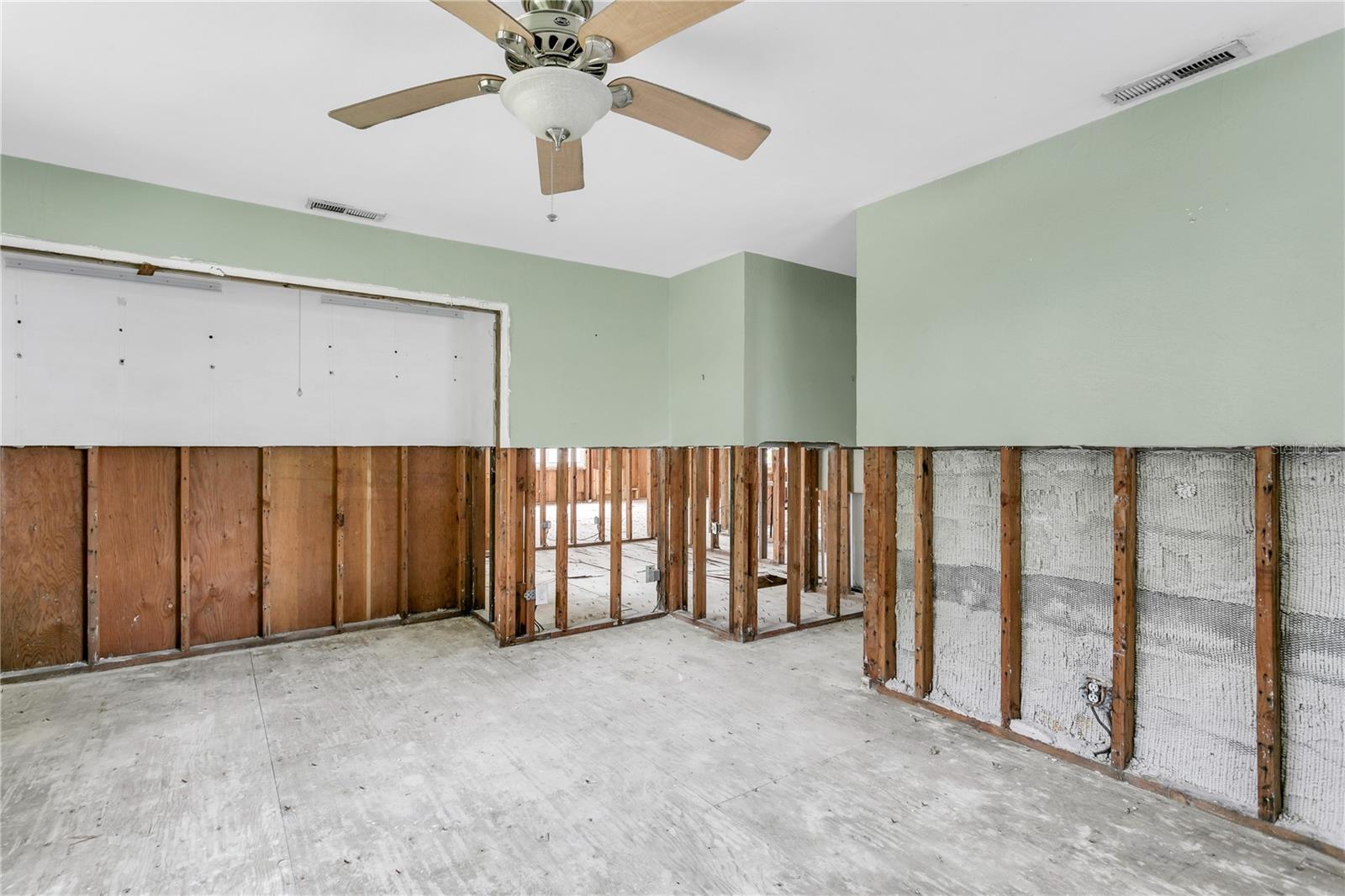 3650 BAYSHORE BLVD NE