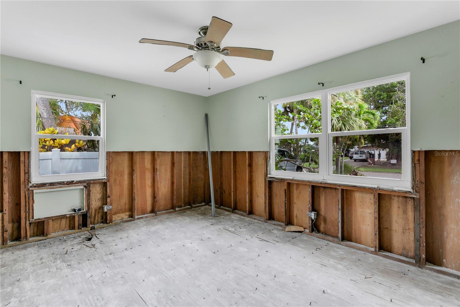 3650 BAYSHORE BLVD NE