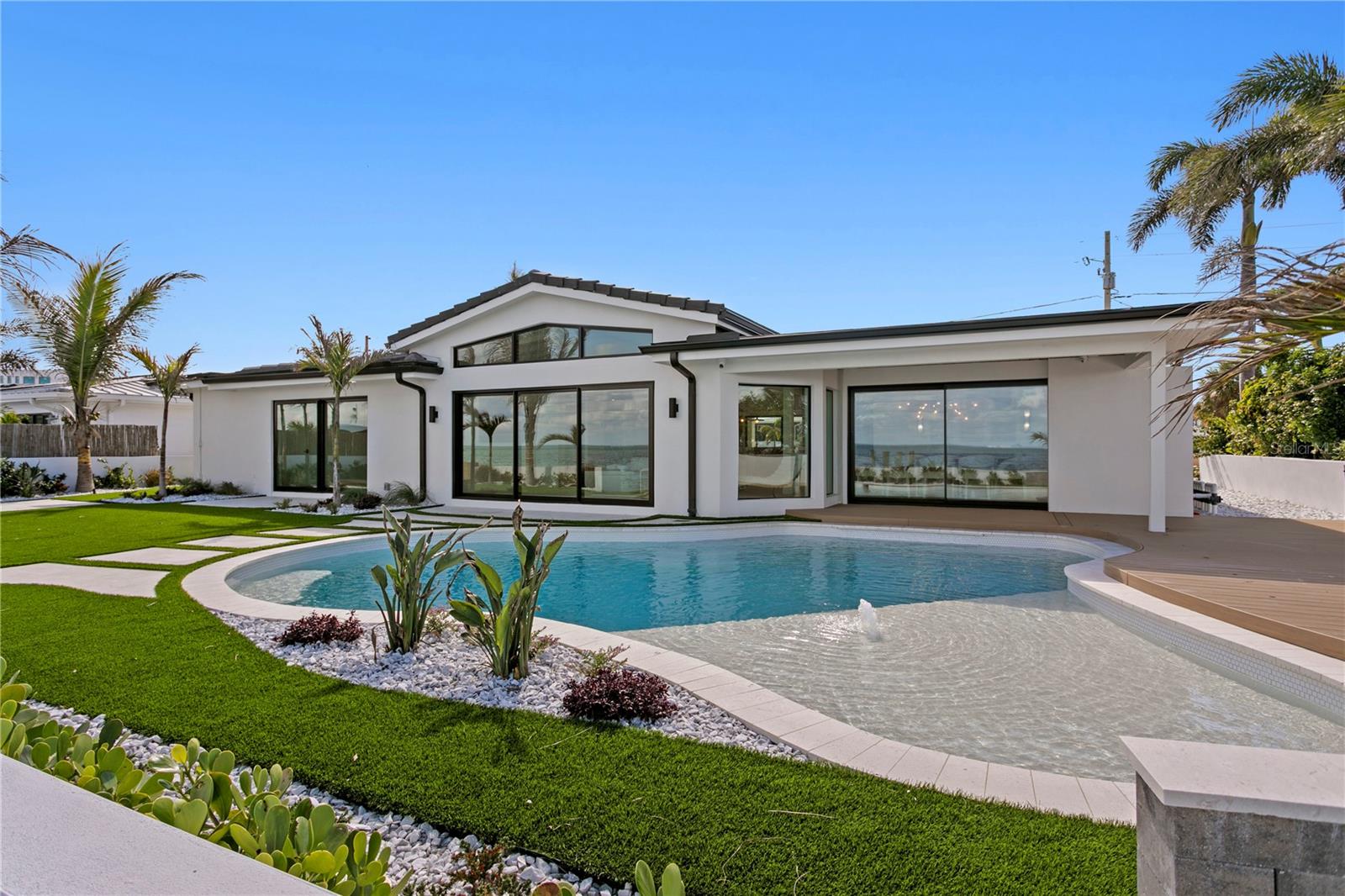 2580 E BAY ISLE DR SE