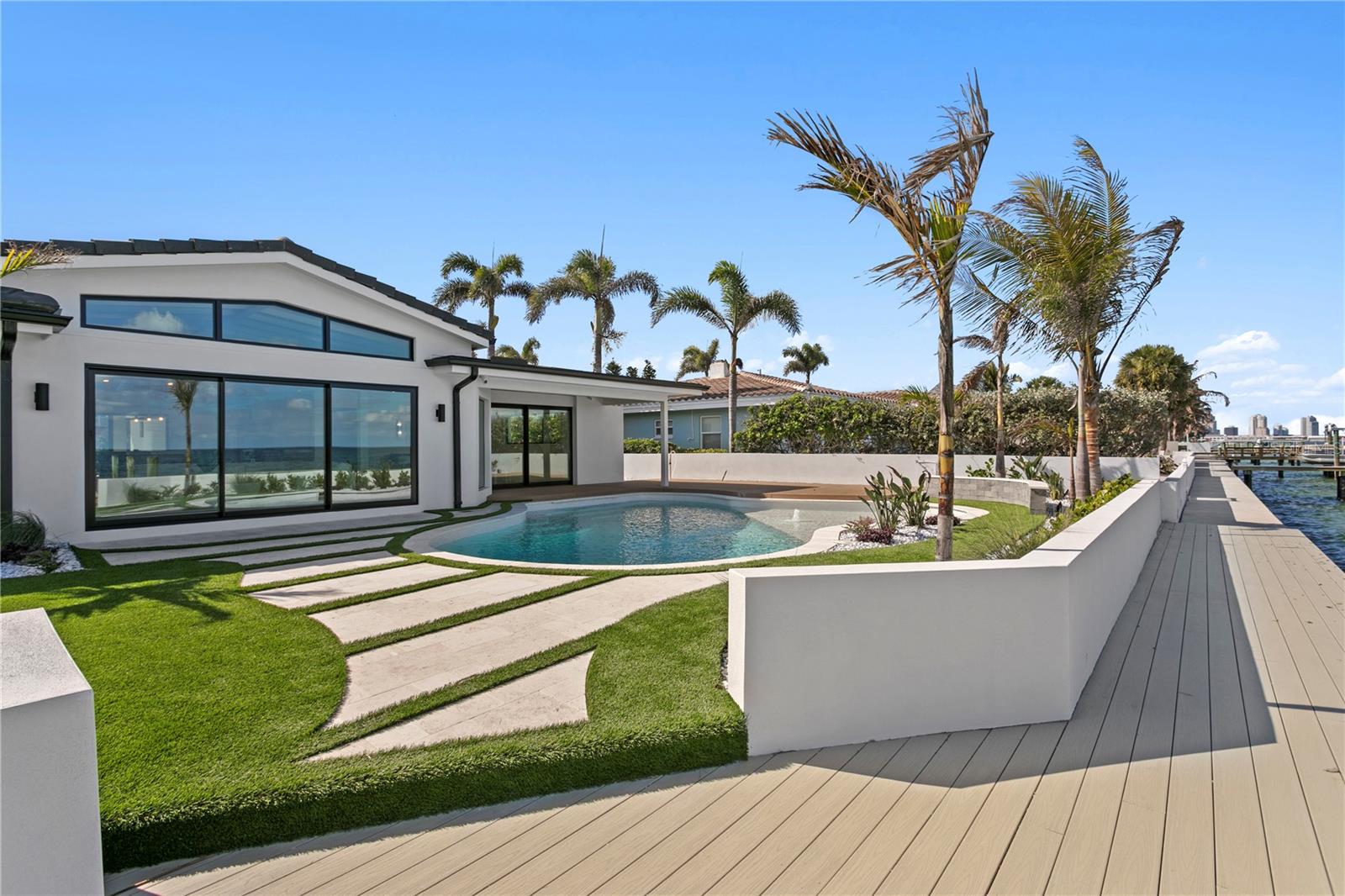 2580 E BAY ISLE DR SE