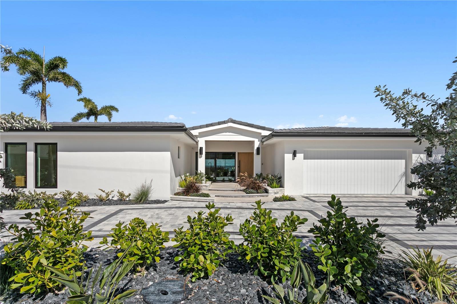 2580 E BAY ISLE DR SE