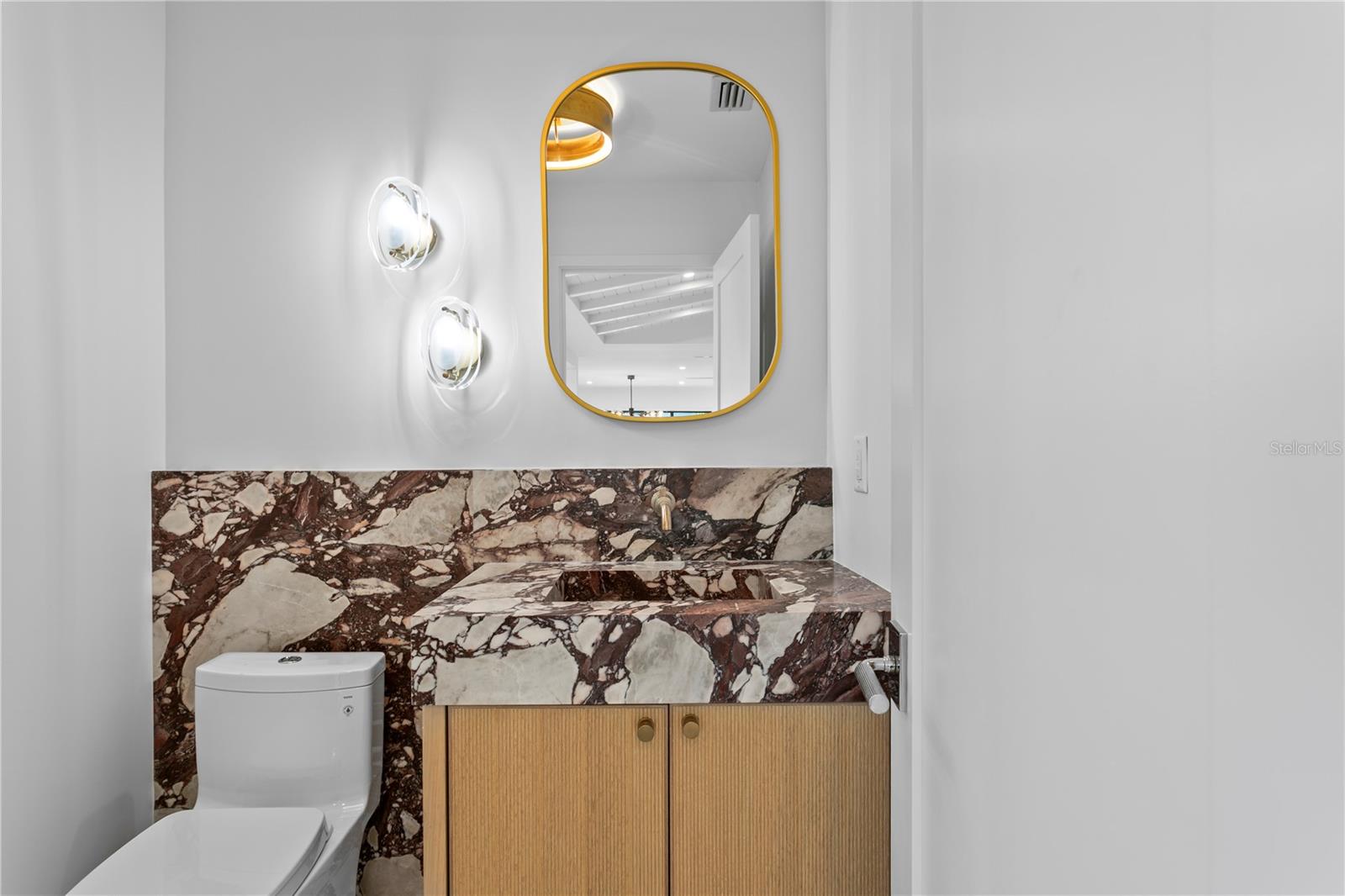 2580 E BAY ISLE DR SE