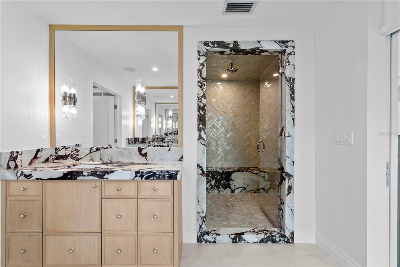 2580 E BAY ISLE DR SE