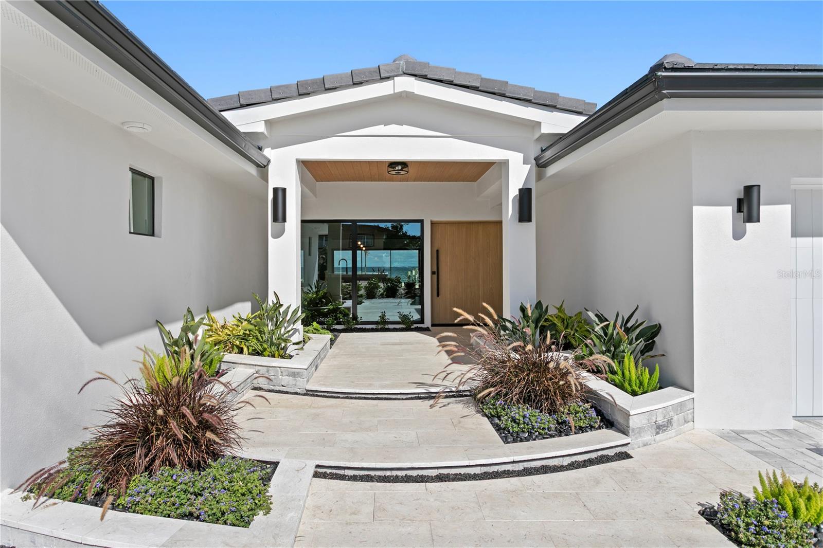 2580 E BAY ISLE DR SE