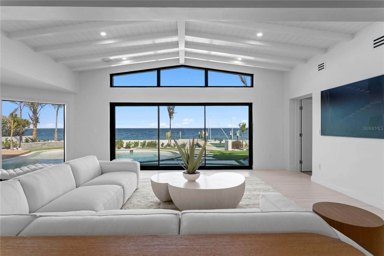 2580 E BAY ISLE DR SE