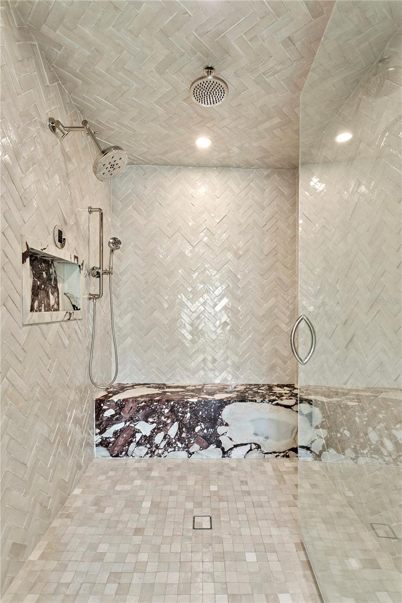 2580 E BAY ISLE DR SE