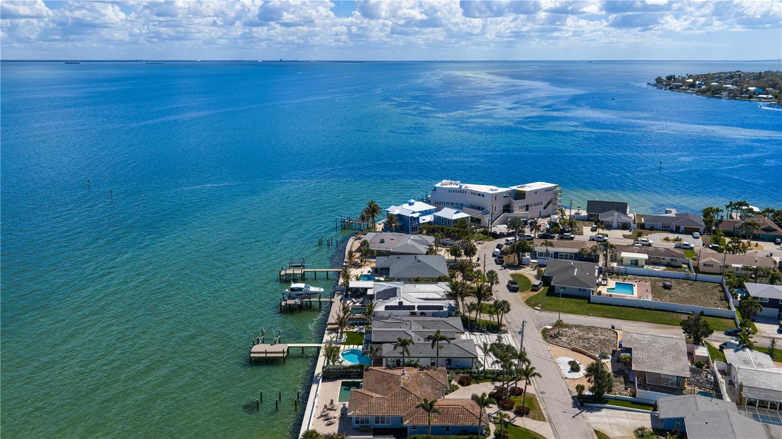 2580 E BAY ISLE DR SE