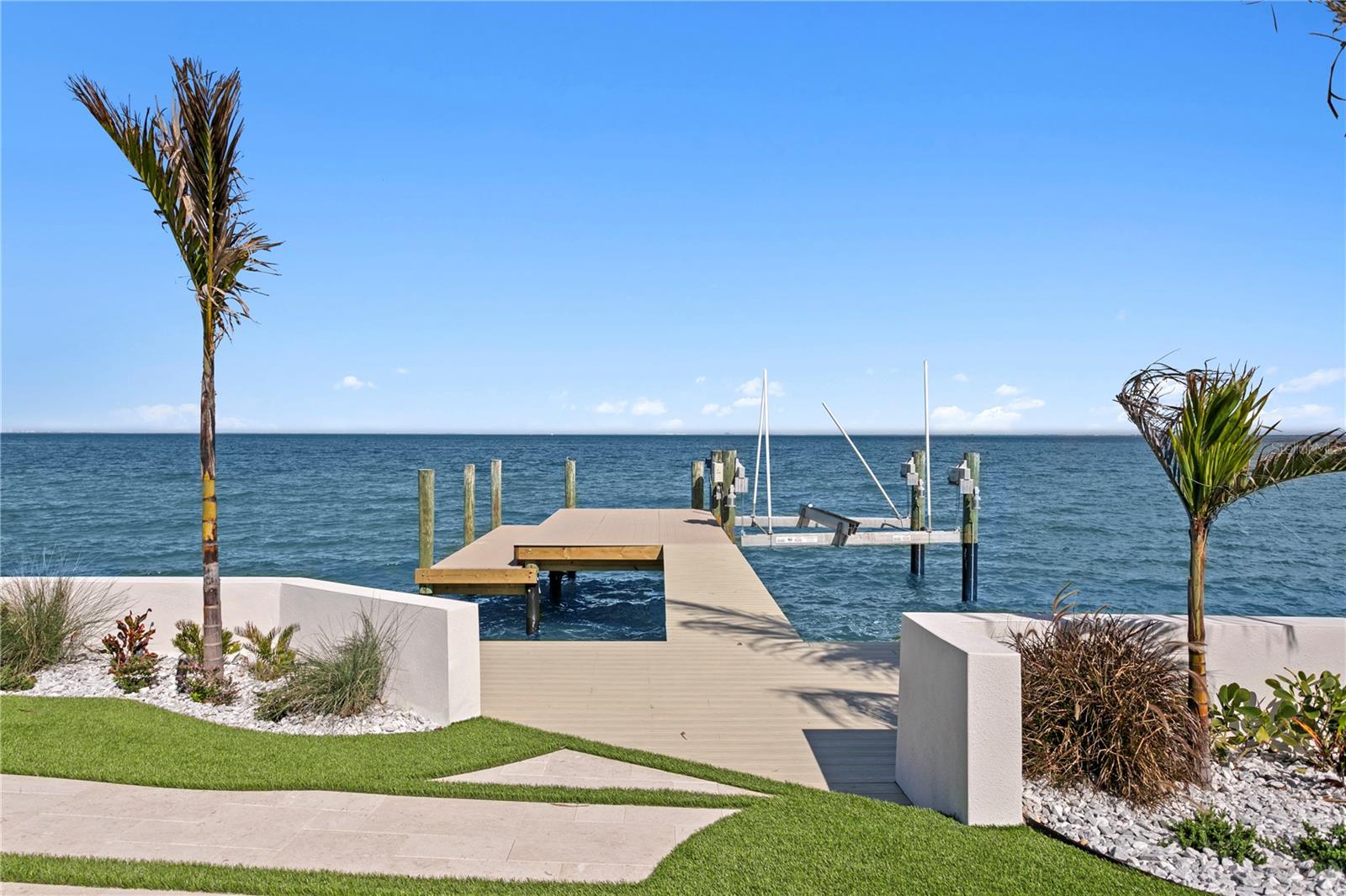 2580 E BAY ISLE DR SE