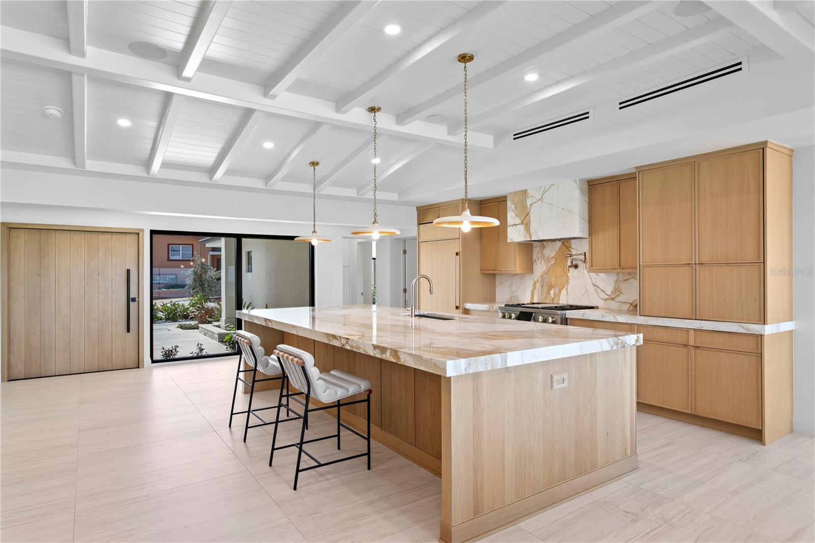 2580 E BAY ISLE DR SE