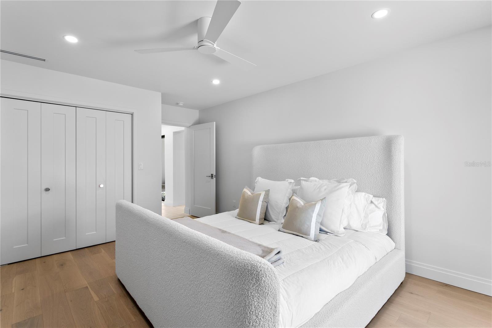 2580 E BAY ISLE DR SE