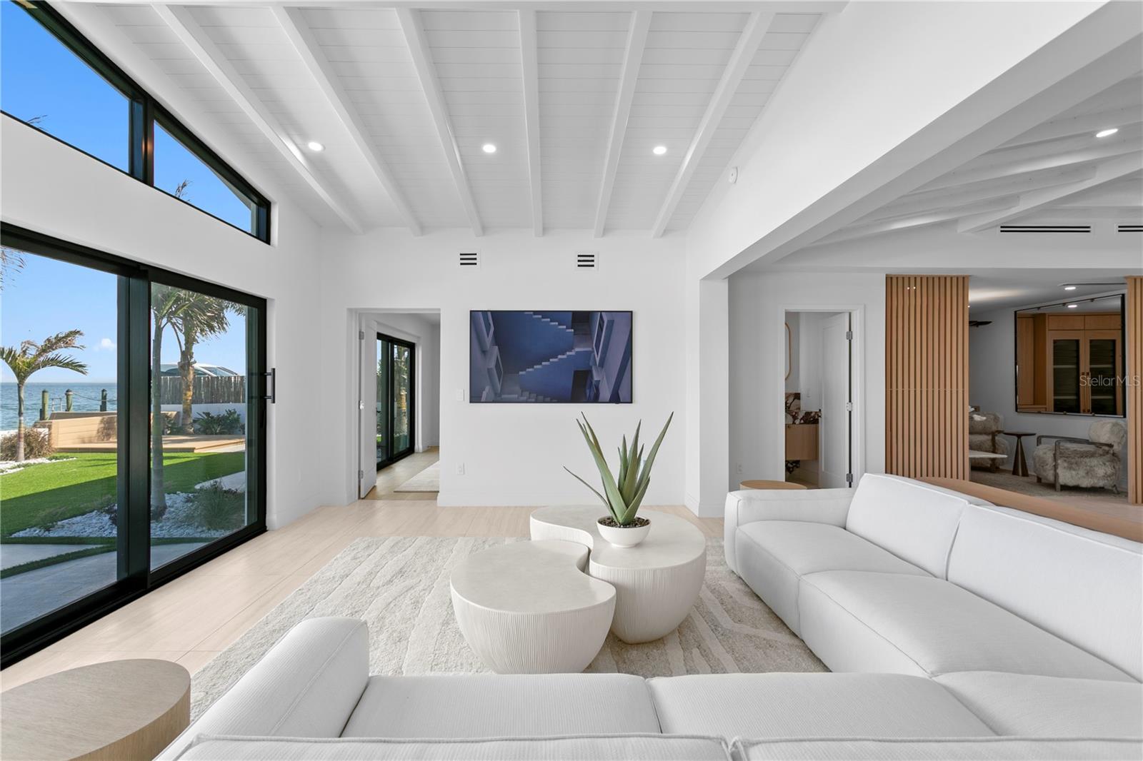 2580 E BAY ISLE DR SE