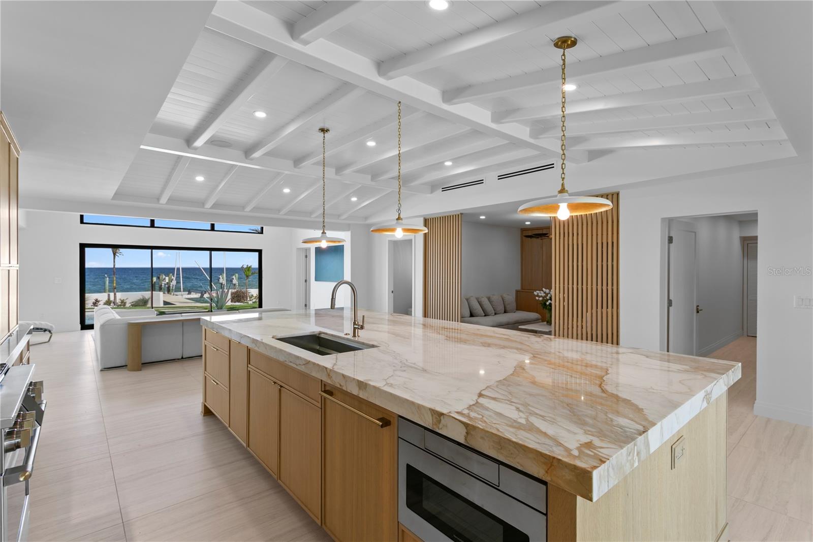 2580 E BAY ISLE DR SE